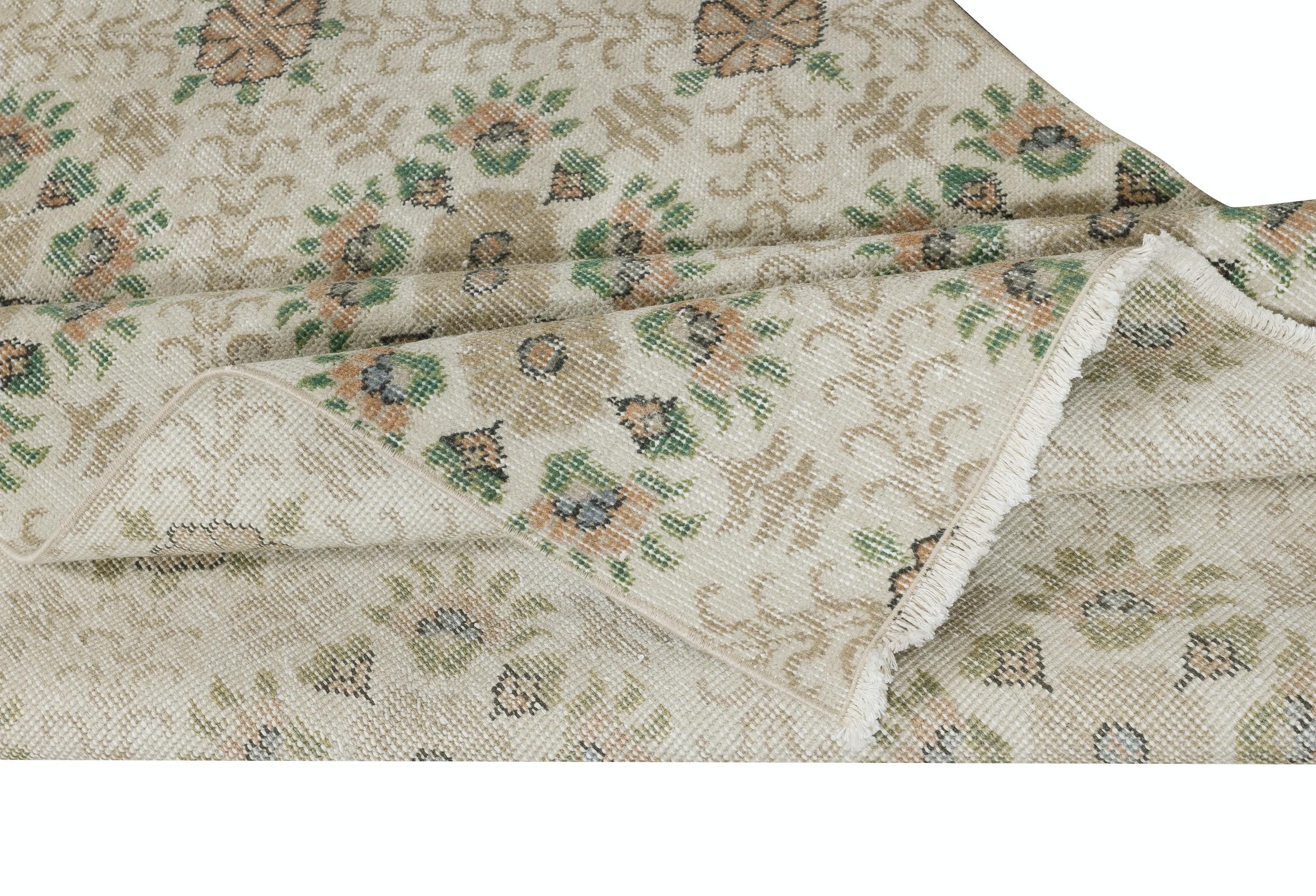 Country 3.8x6.7 Ft Un esemplare unico di tappeto d'accento turco vintage fatto a mano con design floreale in vendita