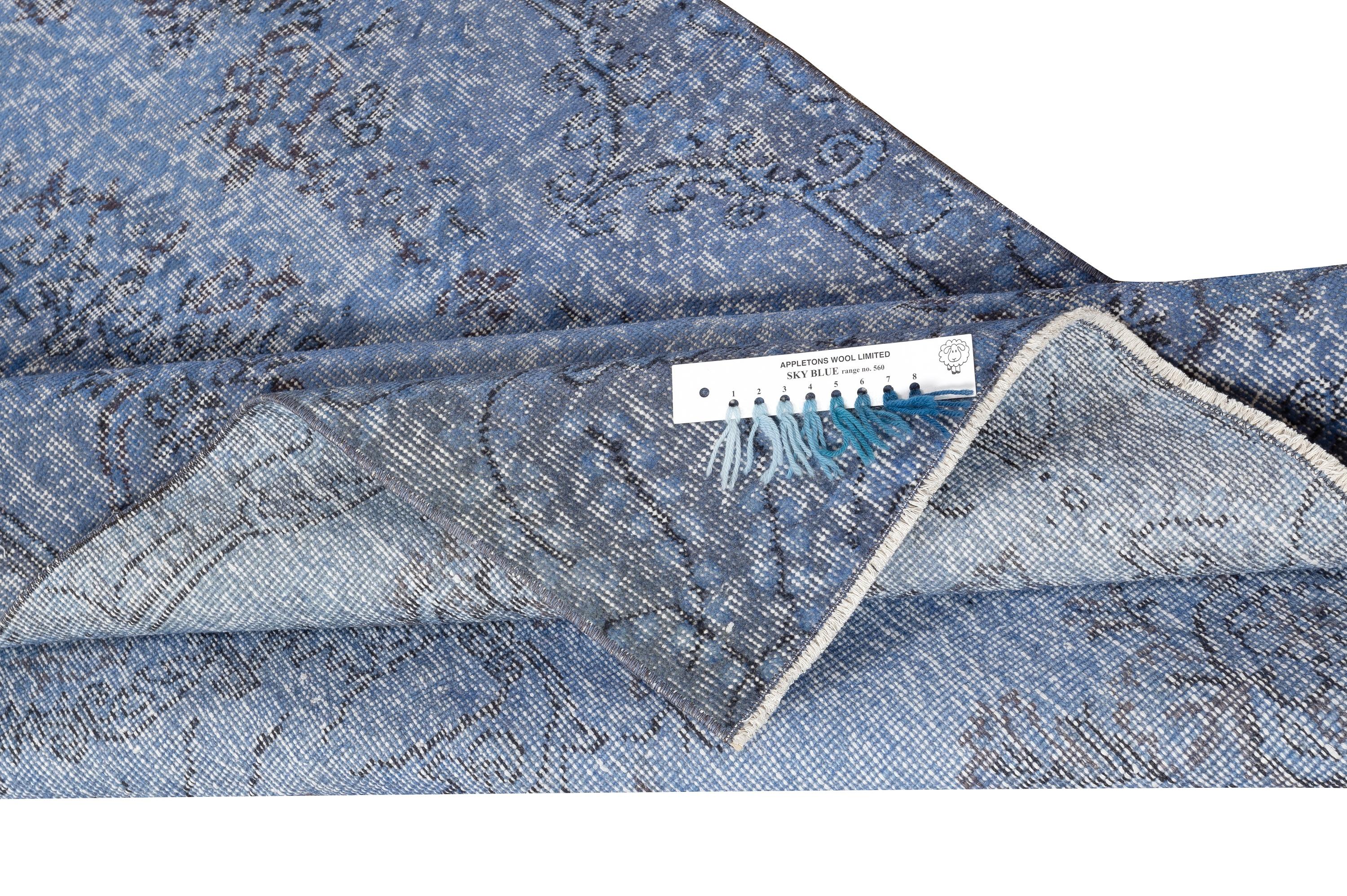 3.8x6.7 Ft Overdyed Blauer Teppich. Handgefertigter türkischer Vintage-Teppich für das Wohnzimmer (Moderne) im Angebot