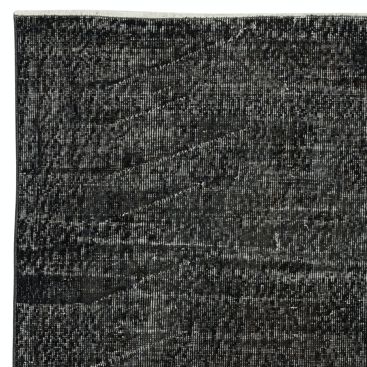 Annodato a mano Tappeto d'accento nero semplice da 3,8x6,7 piedi per interni moderni, annodato a mano in Turchia in vendita