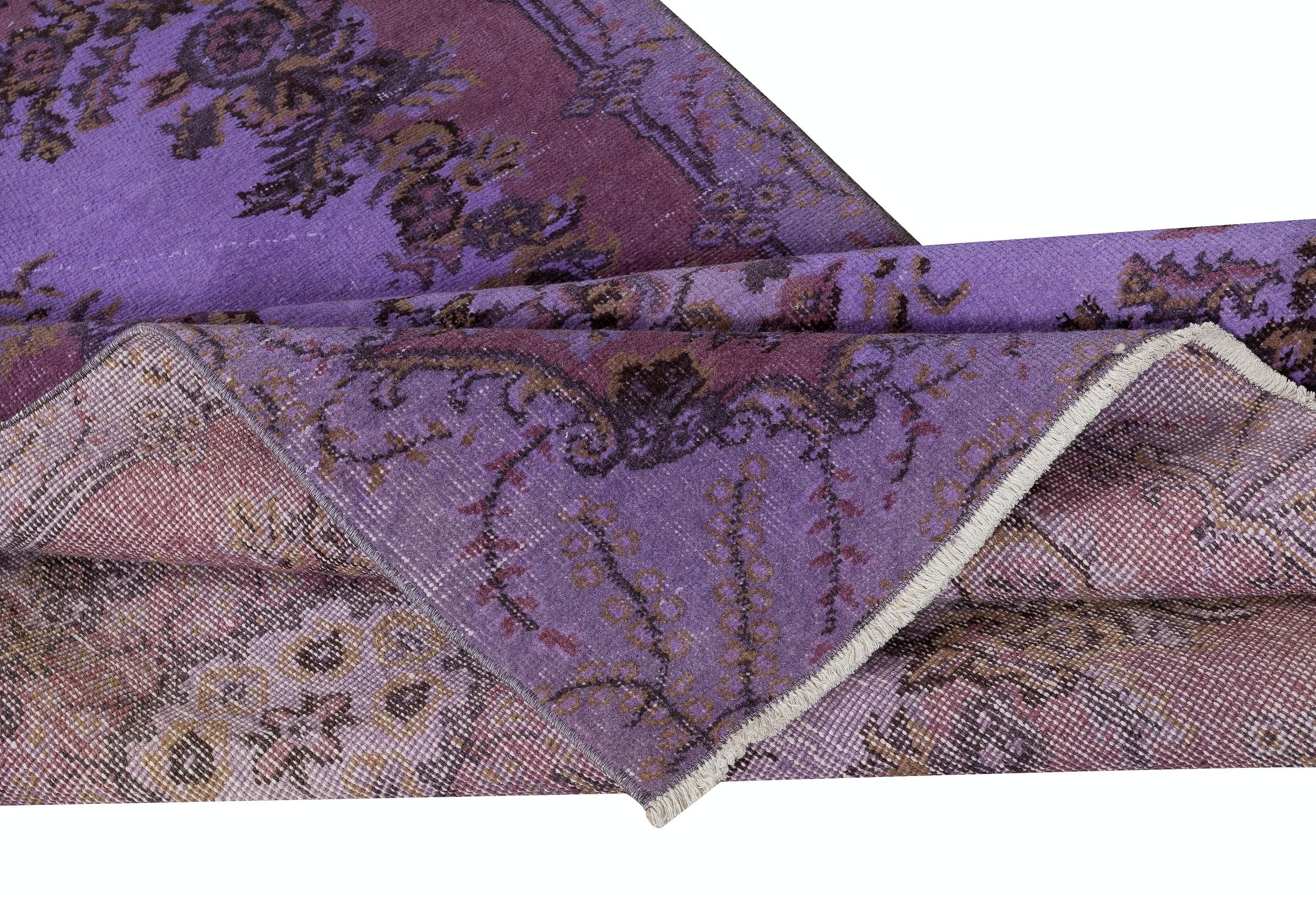 Moderno Tappeto d'accento turco vintage 3.8x6.7 Ft tinto in viola per interni moderni in vendita