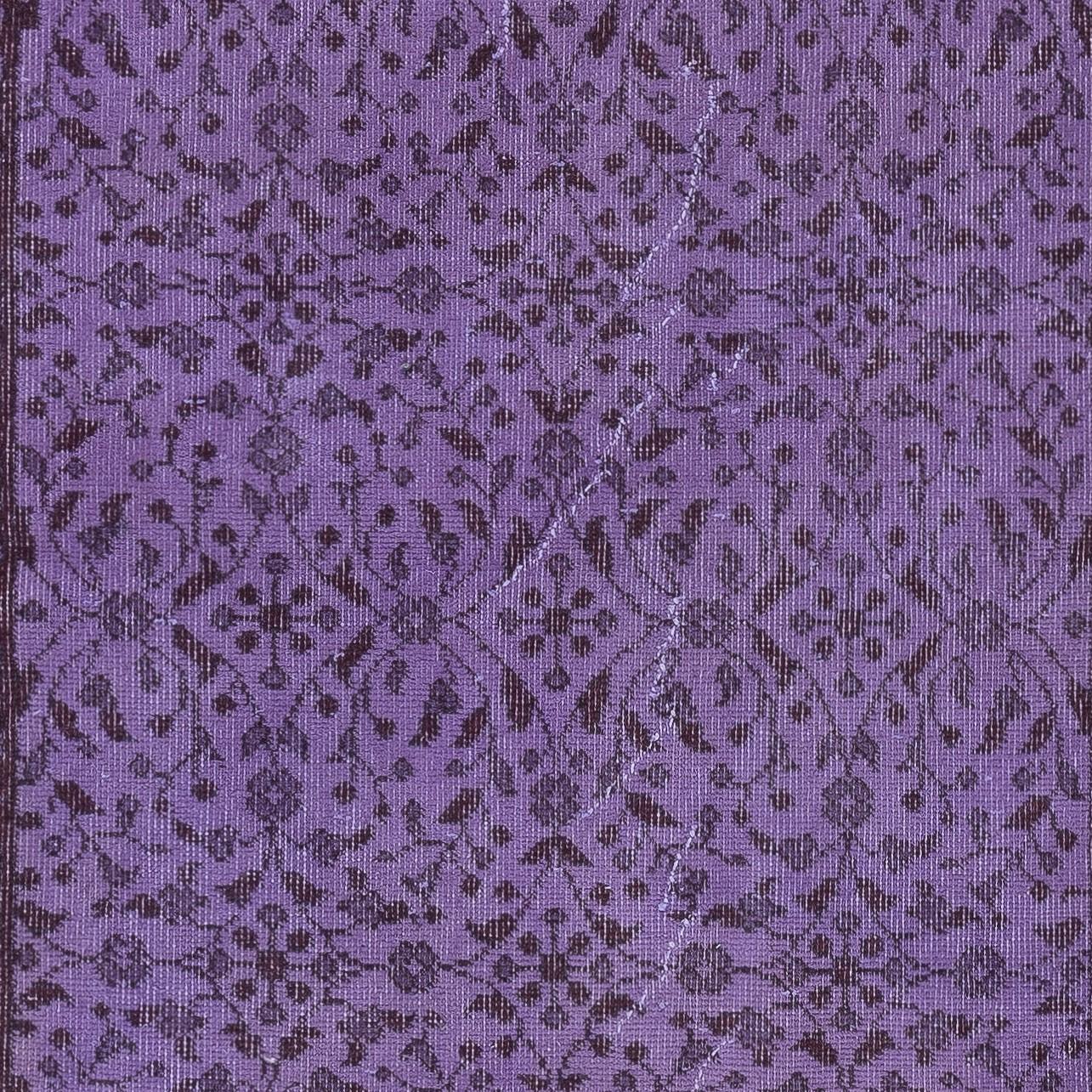 Alfombra floral contemporánea de color morado, anudada a mano en Turquía Anudado a mano en venta