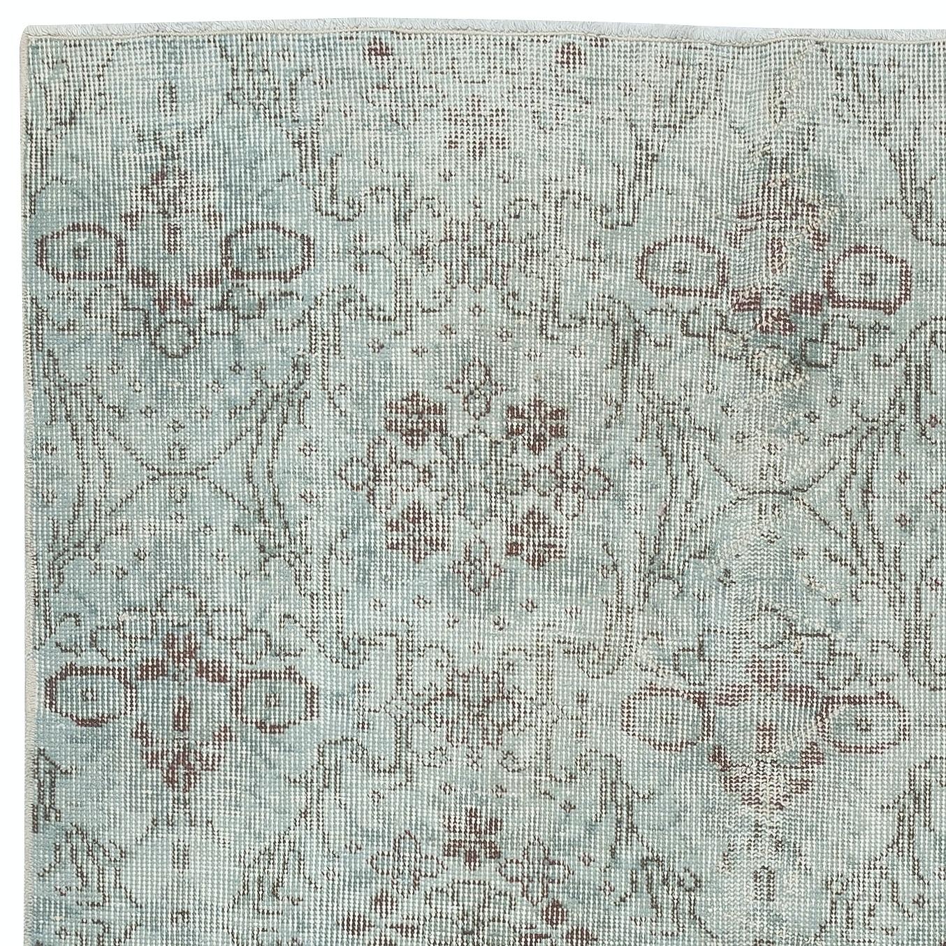 3.8x6,8 Ft Hellblauer handgefertigter Teppich aus türkischer Wolle für moderne Inneneinrichtung (Türkisch) im Angebot