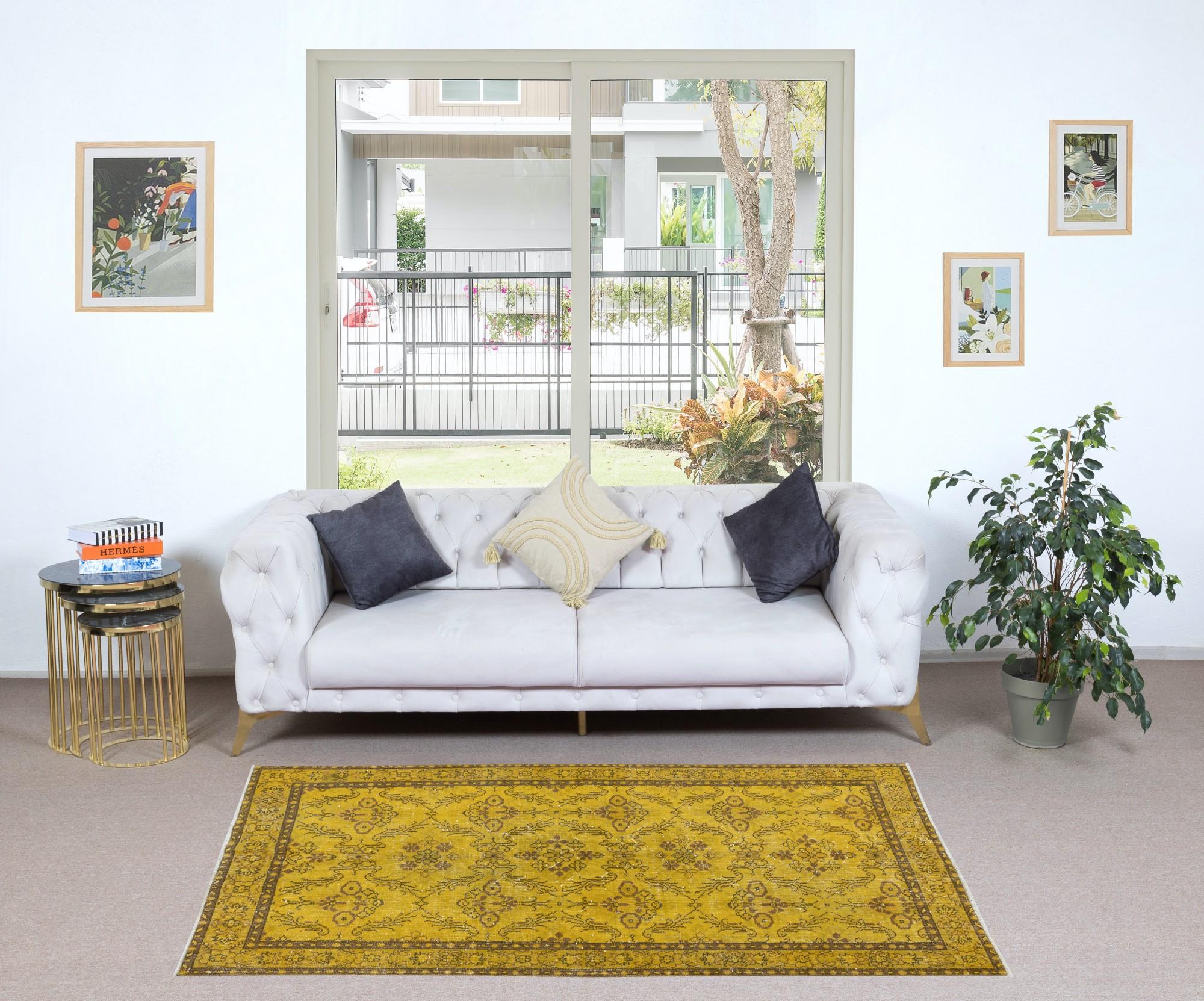 Annodato a mano Tappeto turco floreale di piccole dimensioni fatto a mano, 3.8x6.8 Ft, tappeto tinto in giallo in vendita