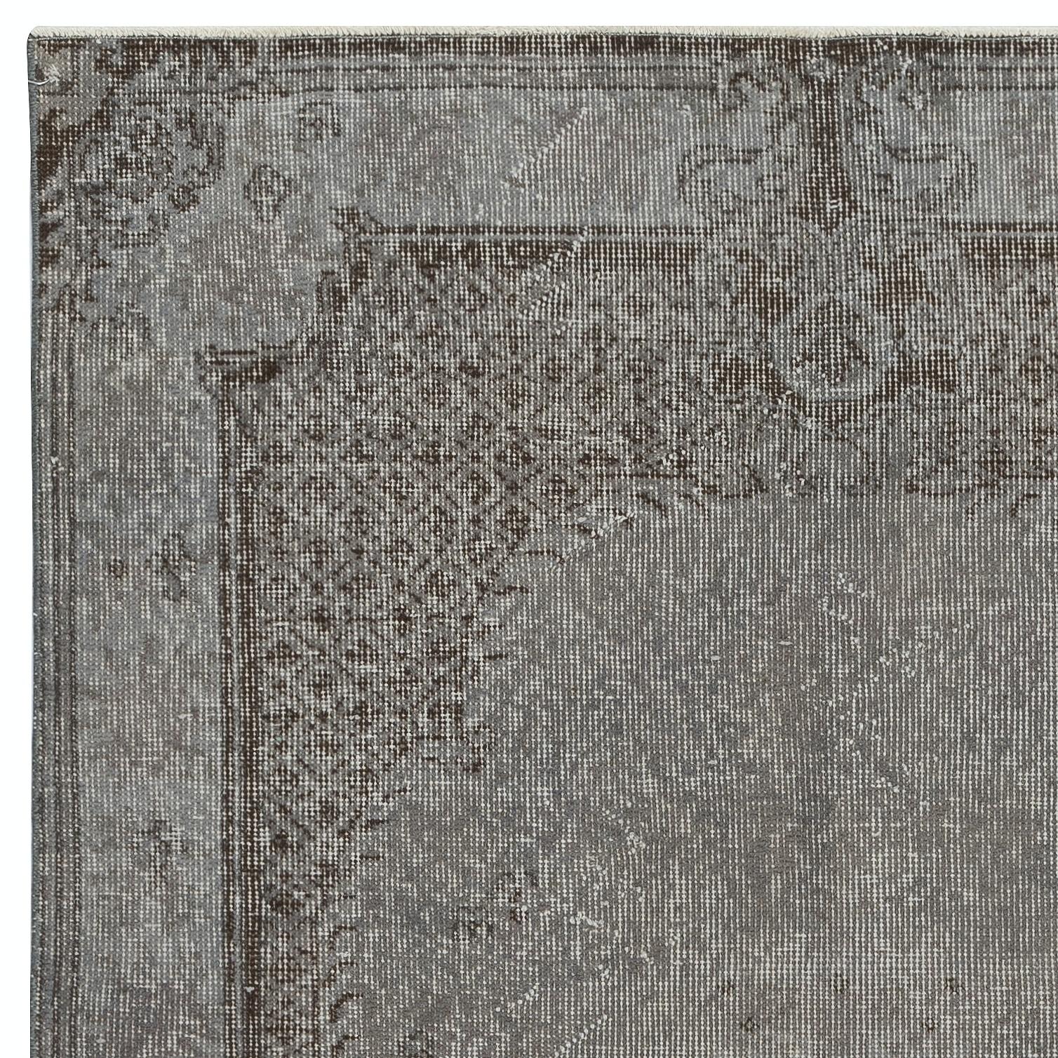 3.8x7 Ft Gray Overdyed Vintage Türkischer Teppich. Handgeknüpfter Teppich für das moderne Zuhause (Mitte des 20. Jahrhunderts) im Angebot