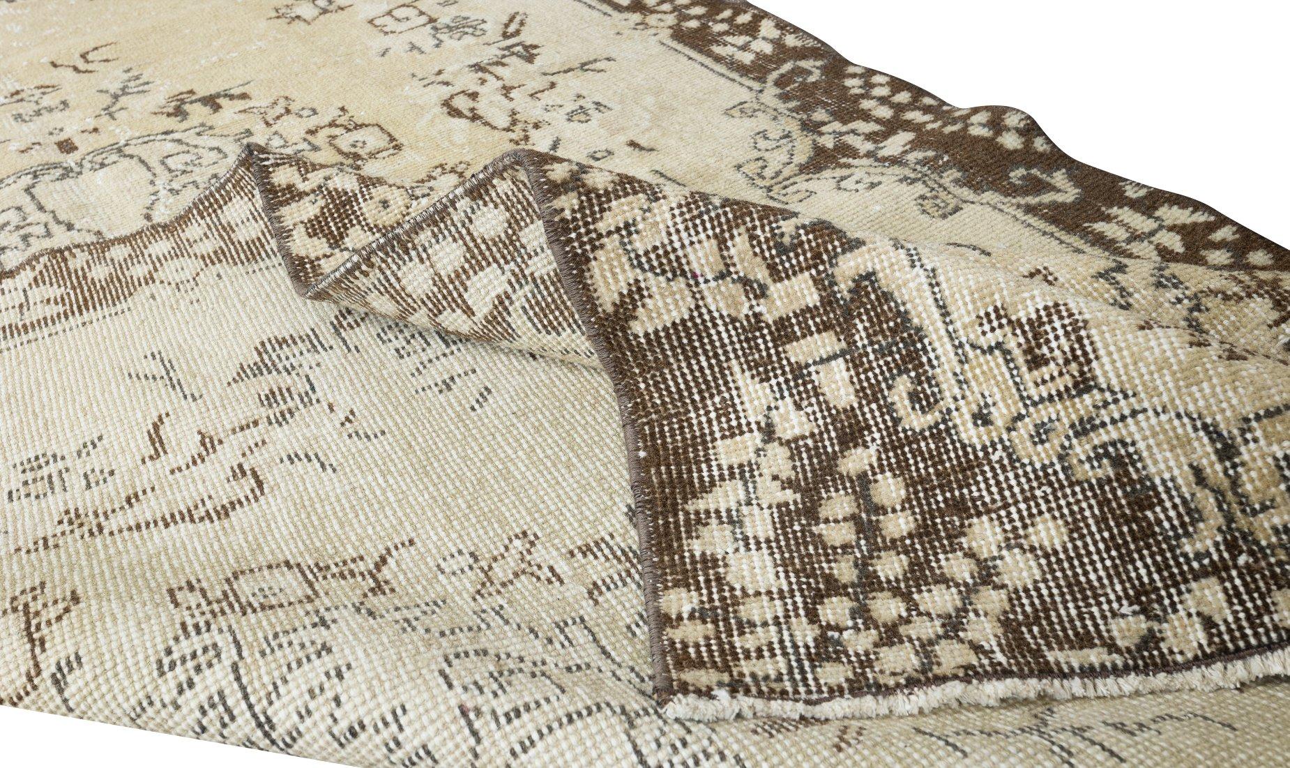 3.8x7 Ft Handgefertigter türkischer Teppich, Barock-Teppich in gedämpften Farben, Mitte des Jahrhunderts (Oushak) im Angebot