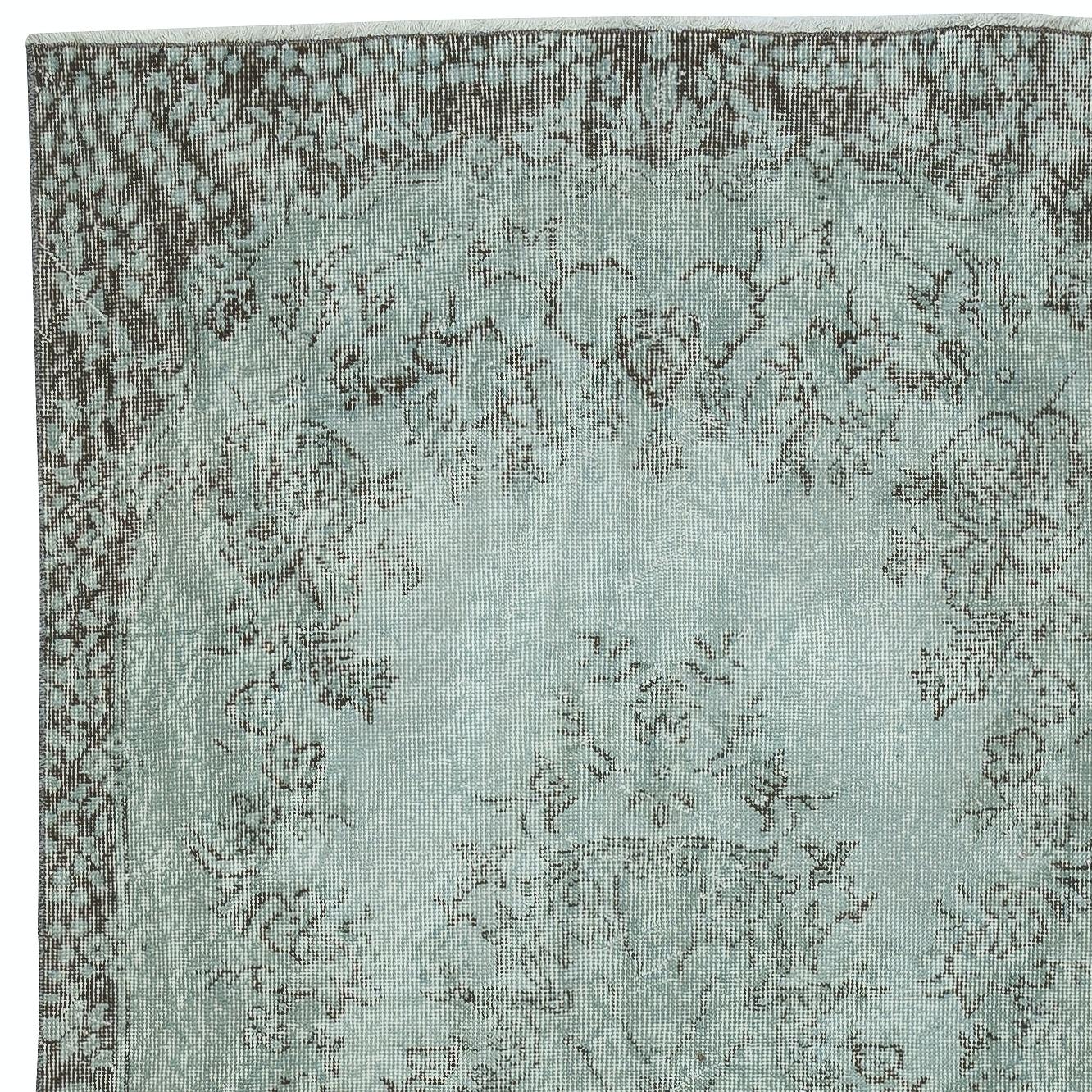 3.8x7 Ft Moderner handgefertigter türkischer Akzent-Teppich in hellblau lackiert, neu gefärbt (Handgeknüpft) im Angebot
