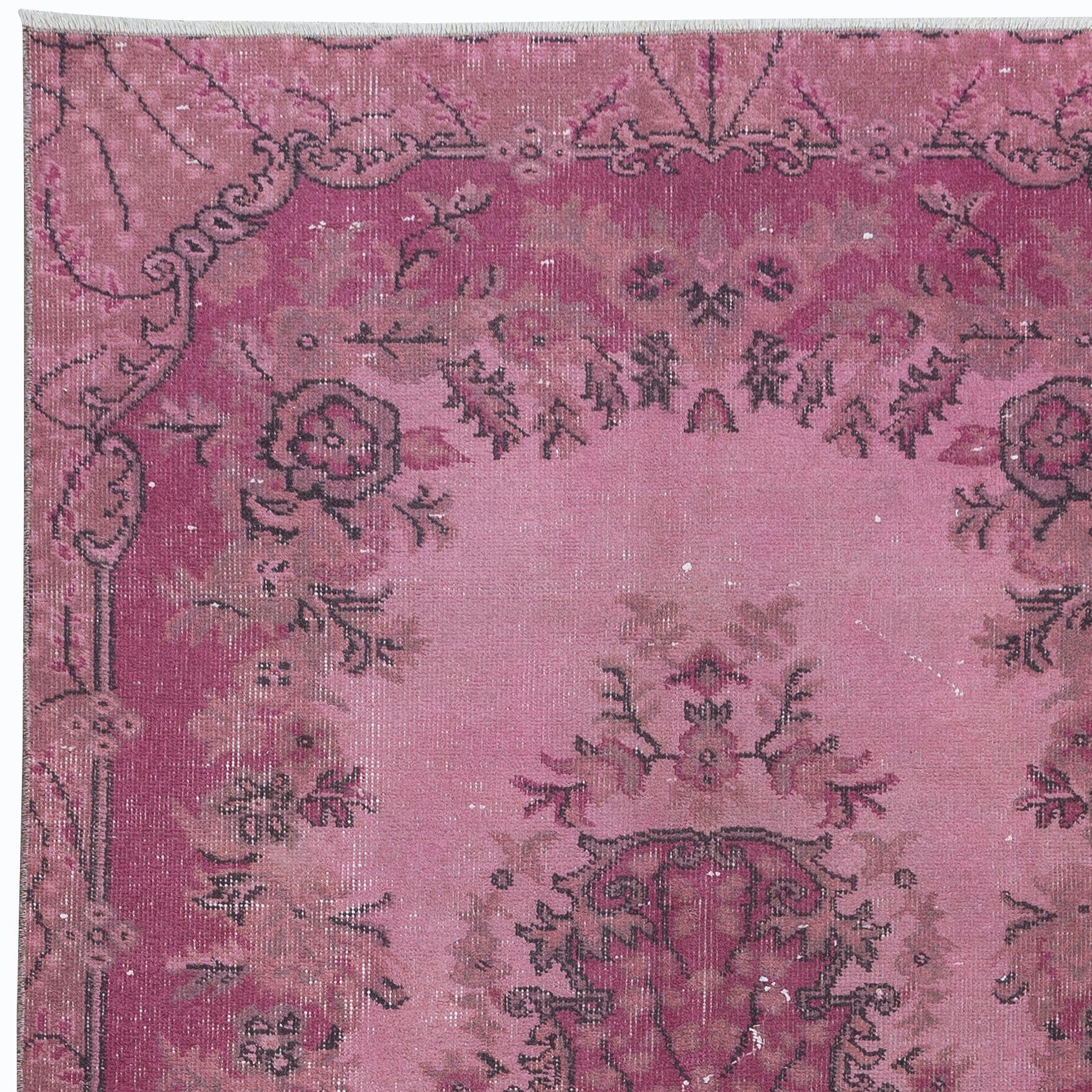 Hand-Woven 3.8x7 Ft Modern Handmade Turkish Medallion Design Accent Rug in Pink Tones For Sale