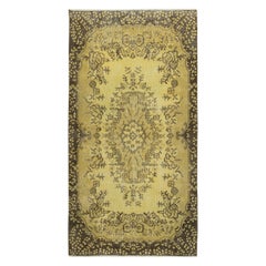 Tappeto turco vintage 3.8x7 Ft tinto in giallo per interni moderni
