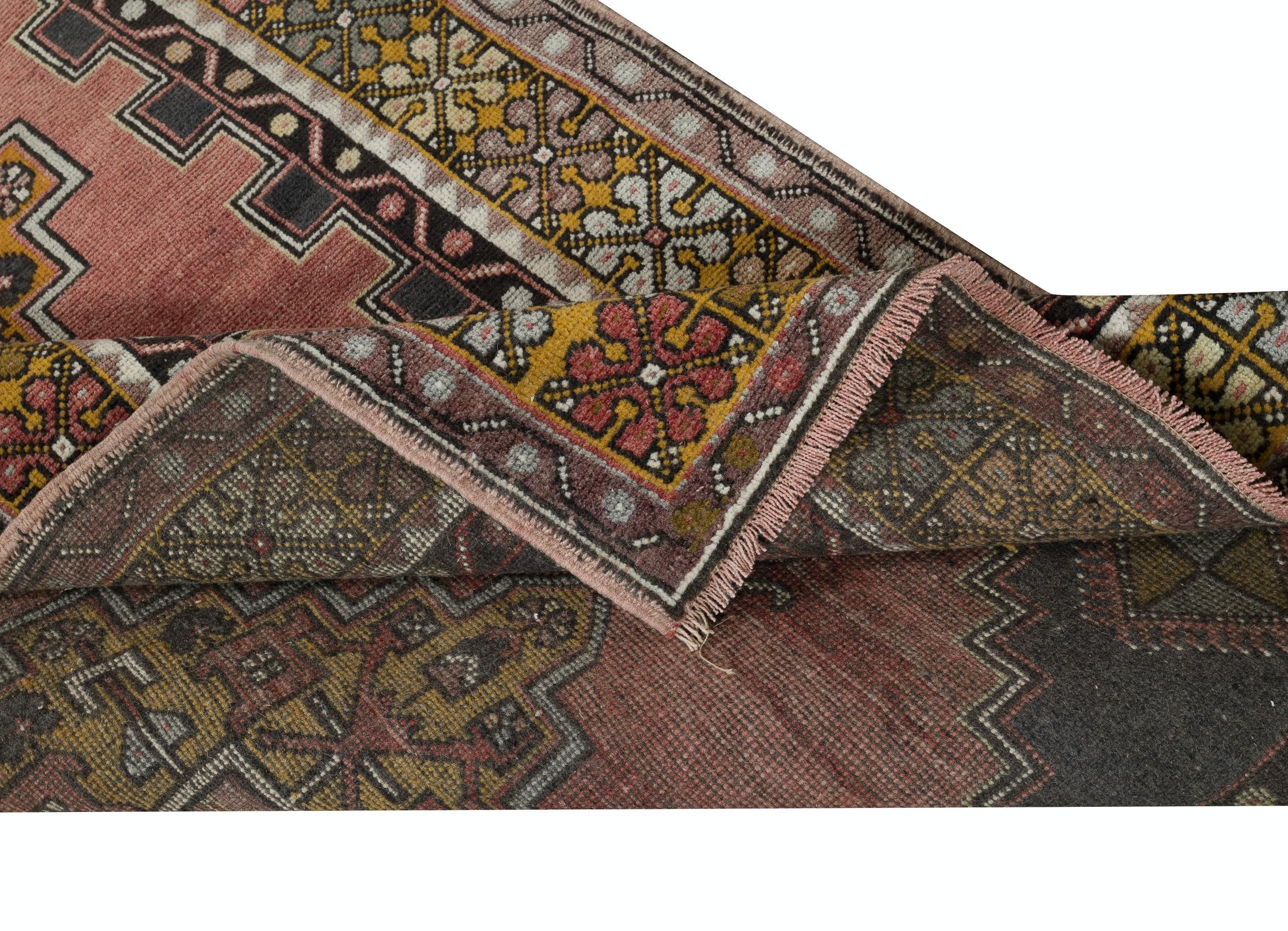 Rustico Tappeto turco vintage 3.8x7 Ft per case di campagna e interni tribali, 100% lana in vendita