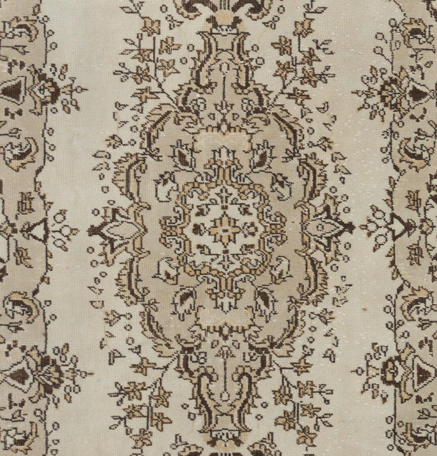 3.8x7.2 Fuß türkischer Teppich aus den 1965er Jahren mit Medaillon-Design, handgeknüpfter Teppich in Beige (Handgewebt) im Angebot