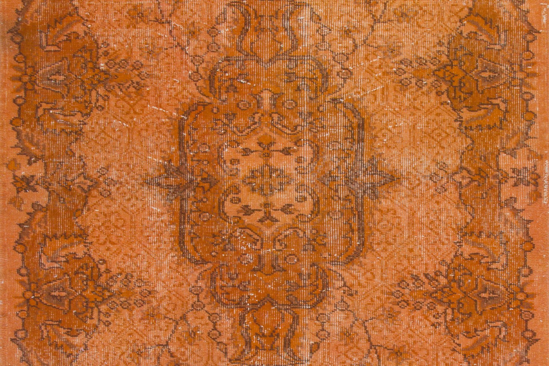 Türkischer handgefertigter Teppich mit 3,8x7.2 Fuß orangefarbenem Akzent für modernes Wohn- und Büro (Handgeknüpft) im Angebot