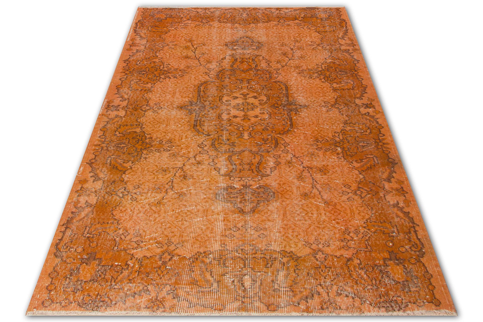Türkischer handgefertigter Teppich mit 3,8x7.2 Fuß orangefarbenem Akzent für modernes Wohn- und Büro (Mitte des 20. Jahrhunderts) im Angebot