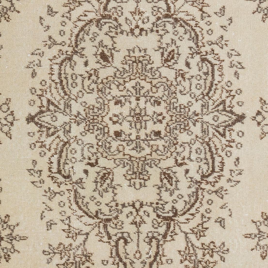 A vintage Turkish accent rug. 
Finely hand-knotted with even medium wool pile on cotton foundation. Very good condition. Sturdy and as clean as a brand new rug (deep washed professionally). Size: 3.8x7.3 Ft.
4x7 ft