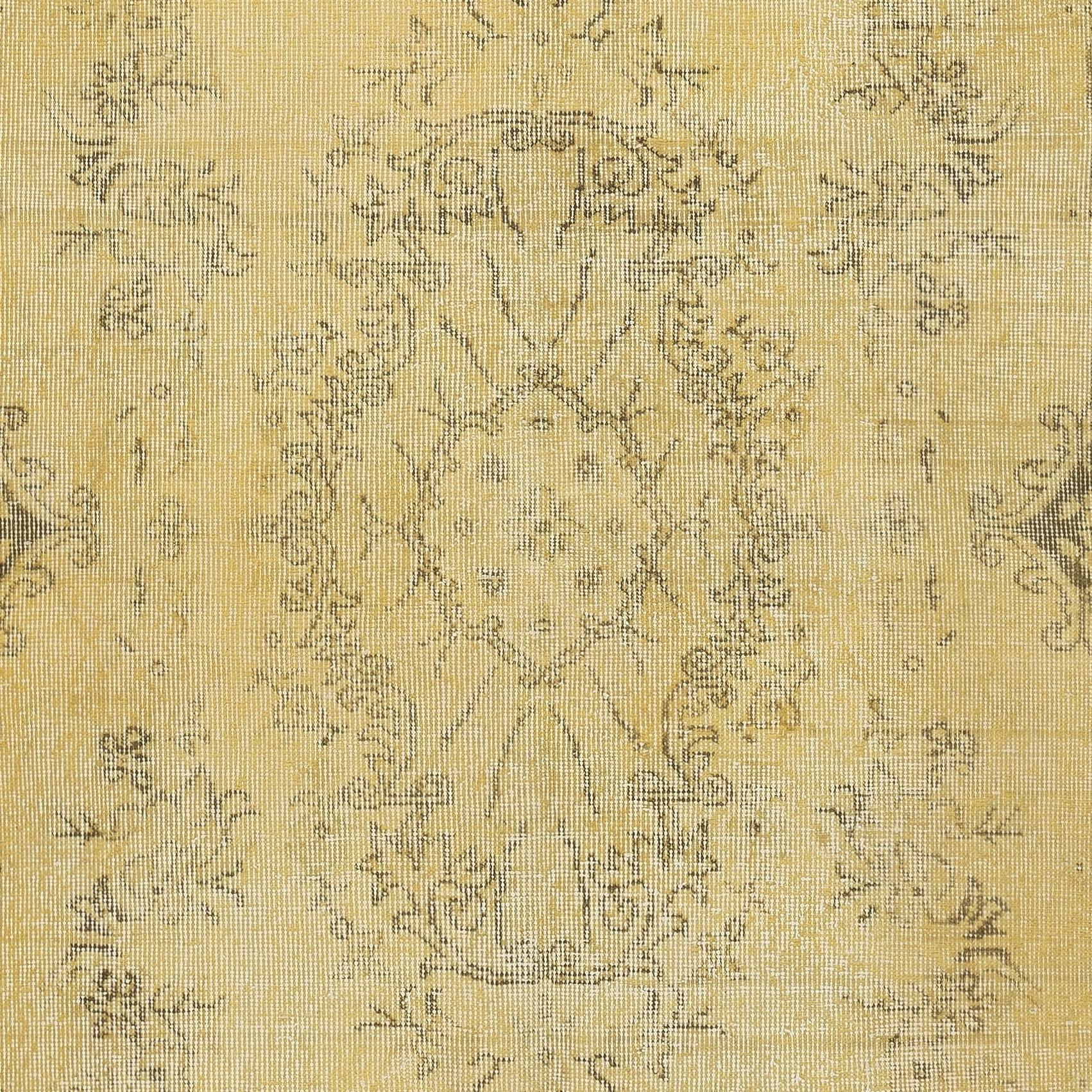 Annodato a mano Tappeto turco vintage 3.8x7.4 Ft tinto in giallo per interni moderni in vendita