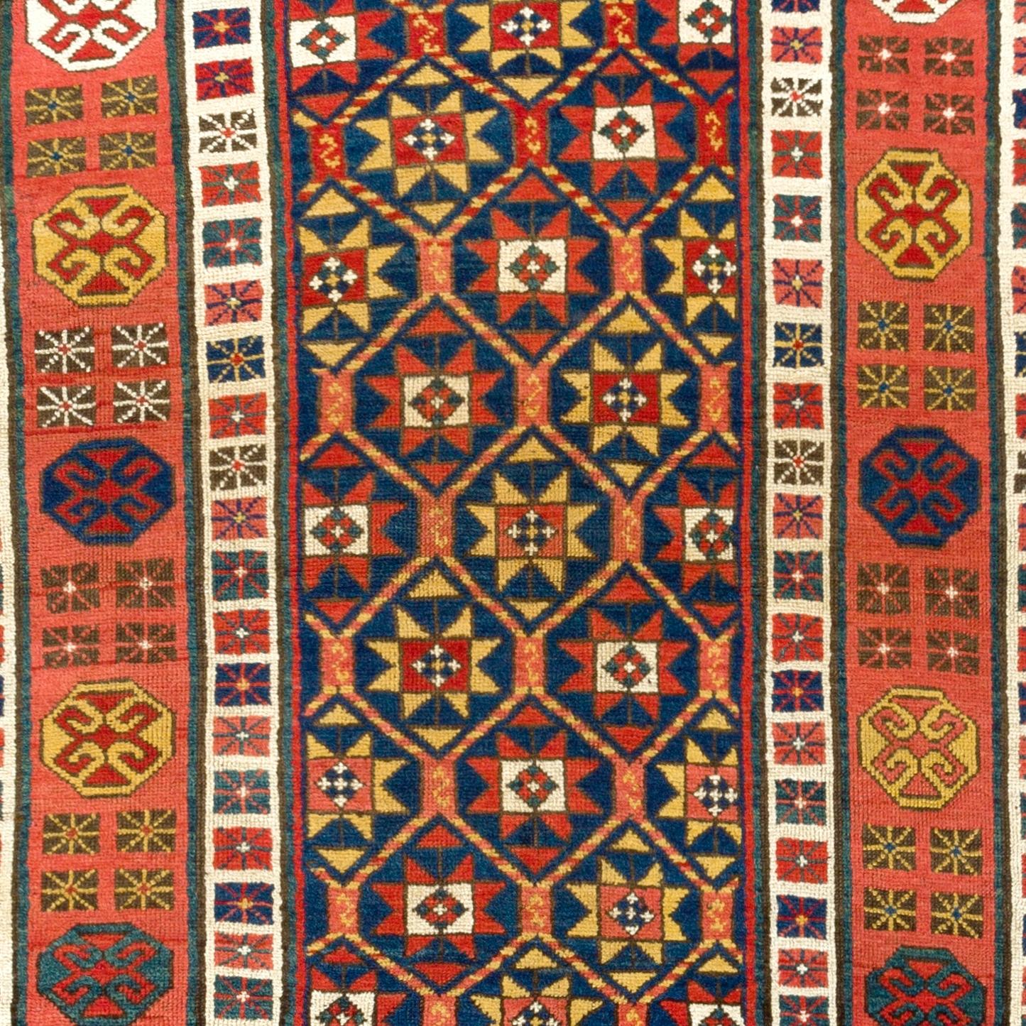 3'8''x8' Antiker kaukasischer langer kaukasischer langer Teppich aus dem 19. Jahrhundert, um 1875 (Kaukasisch) im Angebot