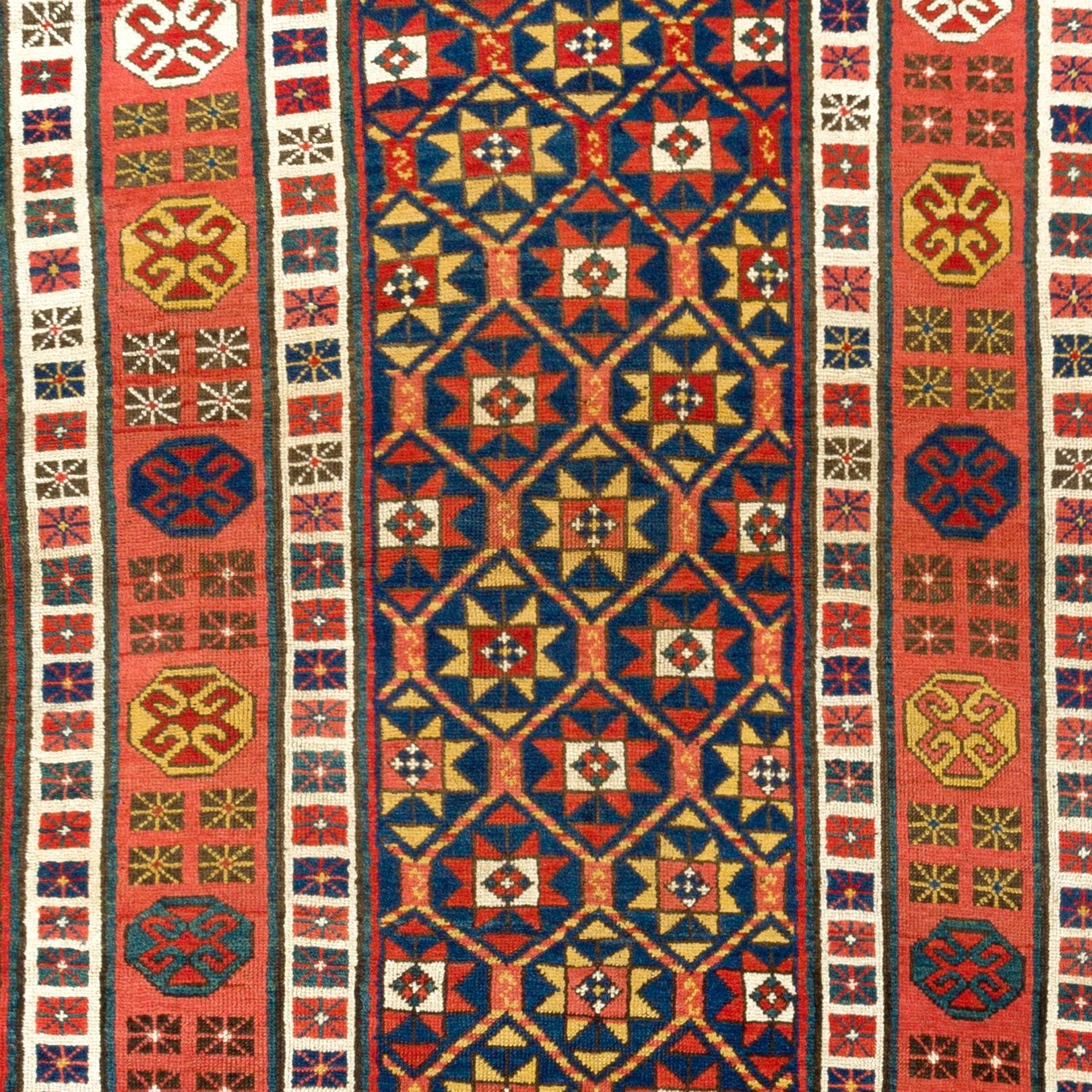 Noué à la main 3'8''x8' Ancien tapis caucasien Talish du 19ème siècle, Circa 1875 en vente