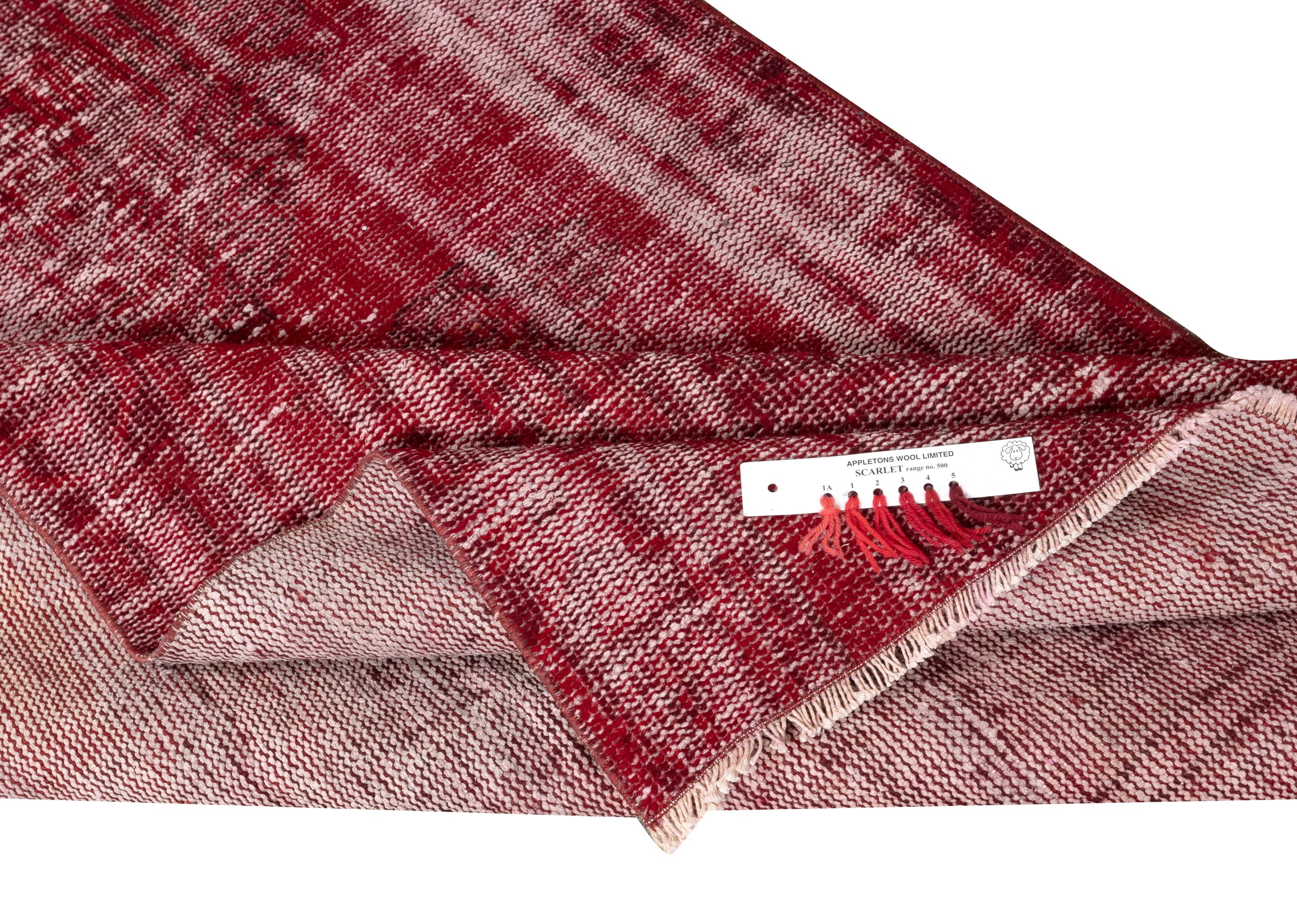 Moderne 3.8x8 Ft Distressed Vintage Red Overdyed Handmade Turkish Wool Area Rug (Tapis de laine turque) en vente