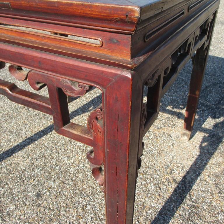 39? antiker chinesischer Tisch Ba Xian
CIRCA: 1850 - 1900

Chinesischer quadratischer Esstisch, auch bekannt als 