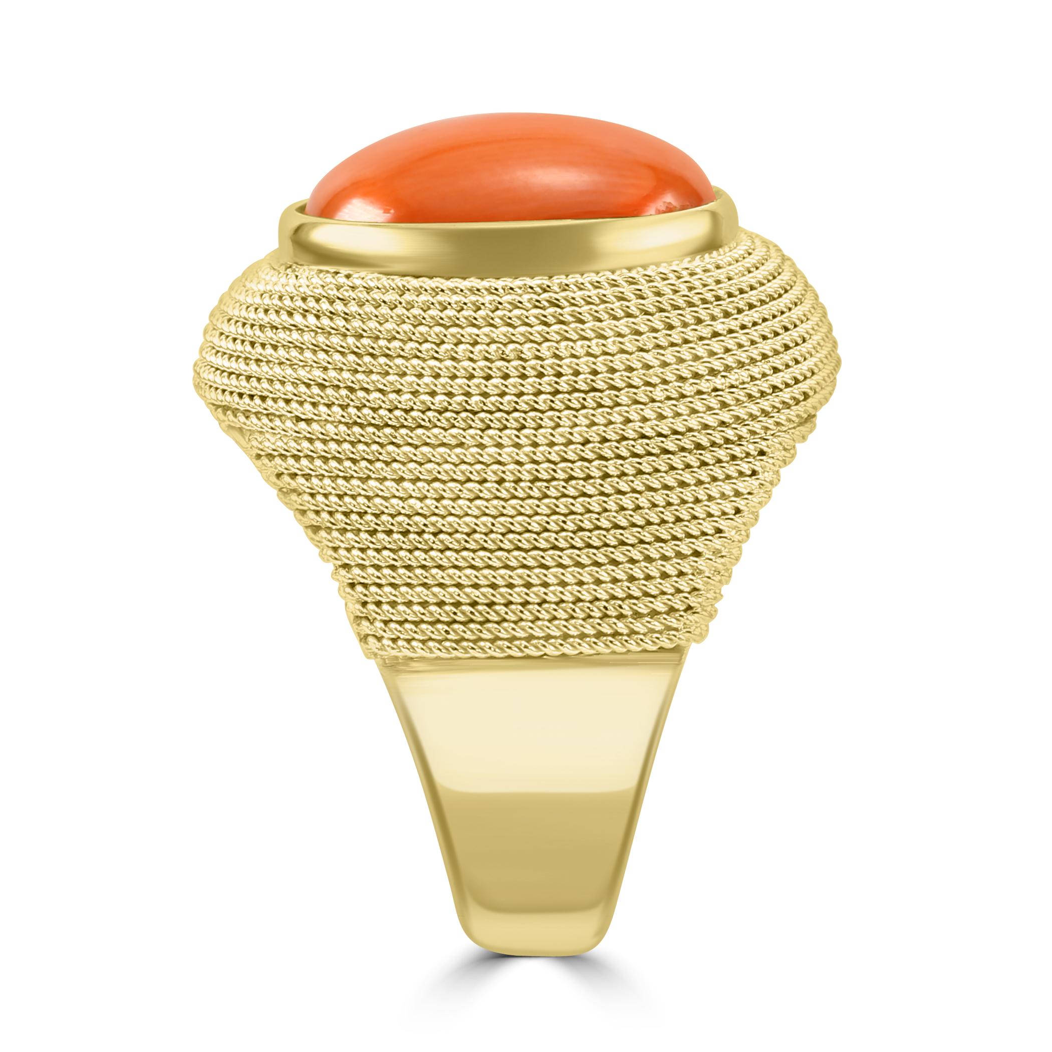 3.9 Cabochon Oval Coral 18 Karat Yellow Gold Bezel-Set Woven-Look Fashion Ring In New Condition For Sale In New York, NY