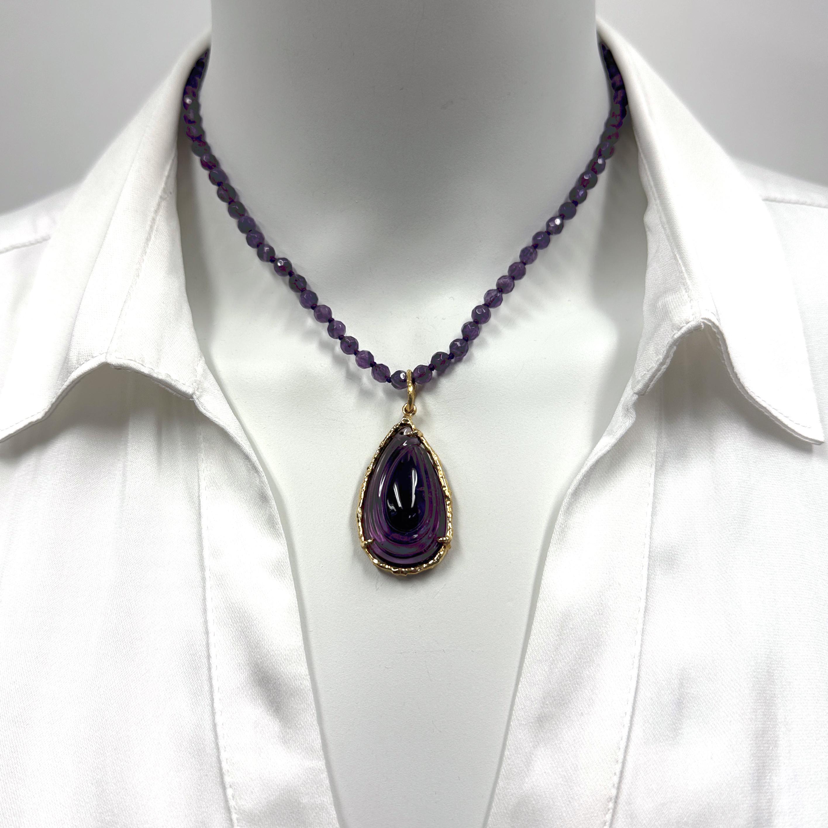 39 Carat Carved Amethyst Pendant in 18K Gold on Convertible Amethyst Bead Chain For Sale 4