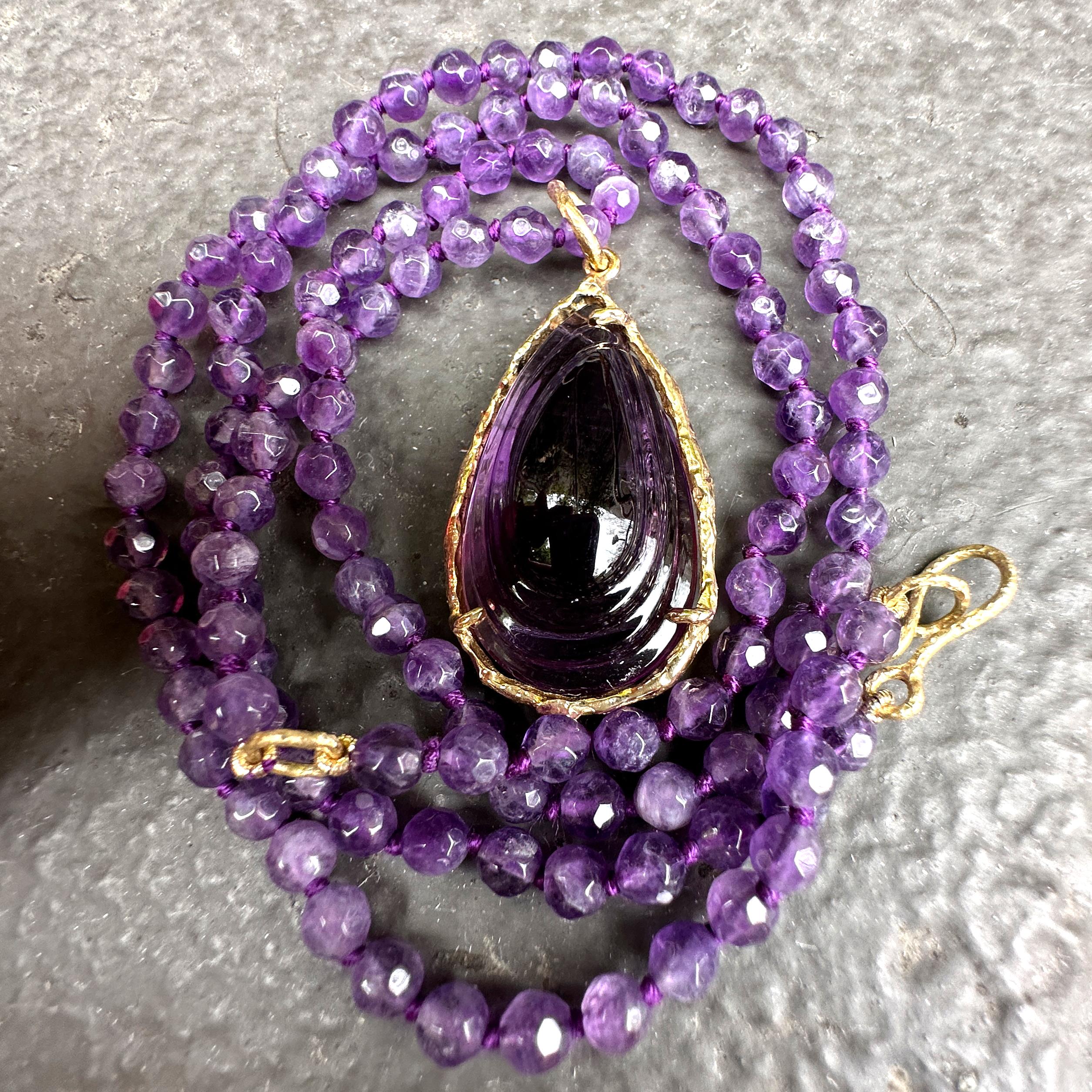 39 Carat Carved Amethyst Pendant in 18K Gold on Convertible Amethyst Bead Chain For Sale 7