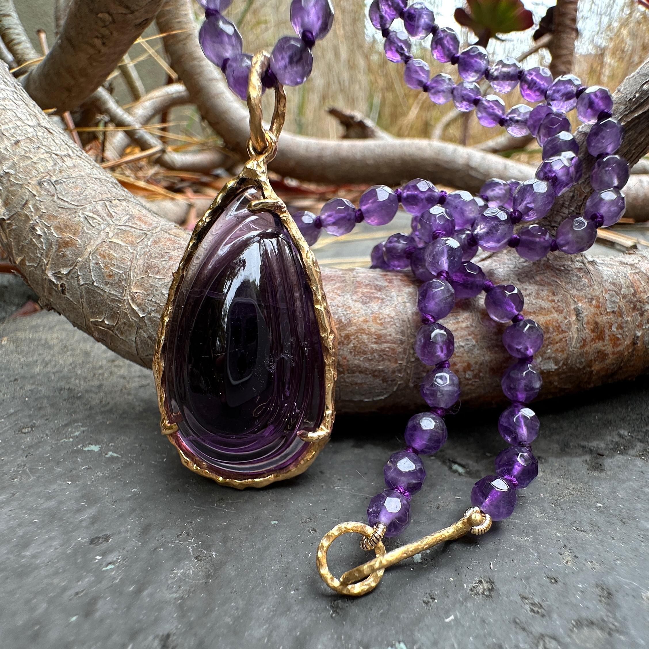Contemporary 39 Carat Carved Amethyst Pendant in 18K Gold on Convertible Amethyst Bead Chain For Sale