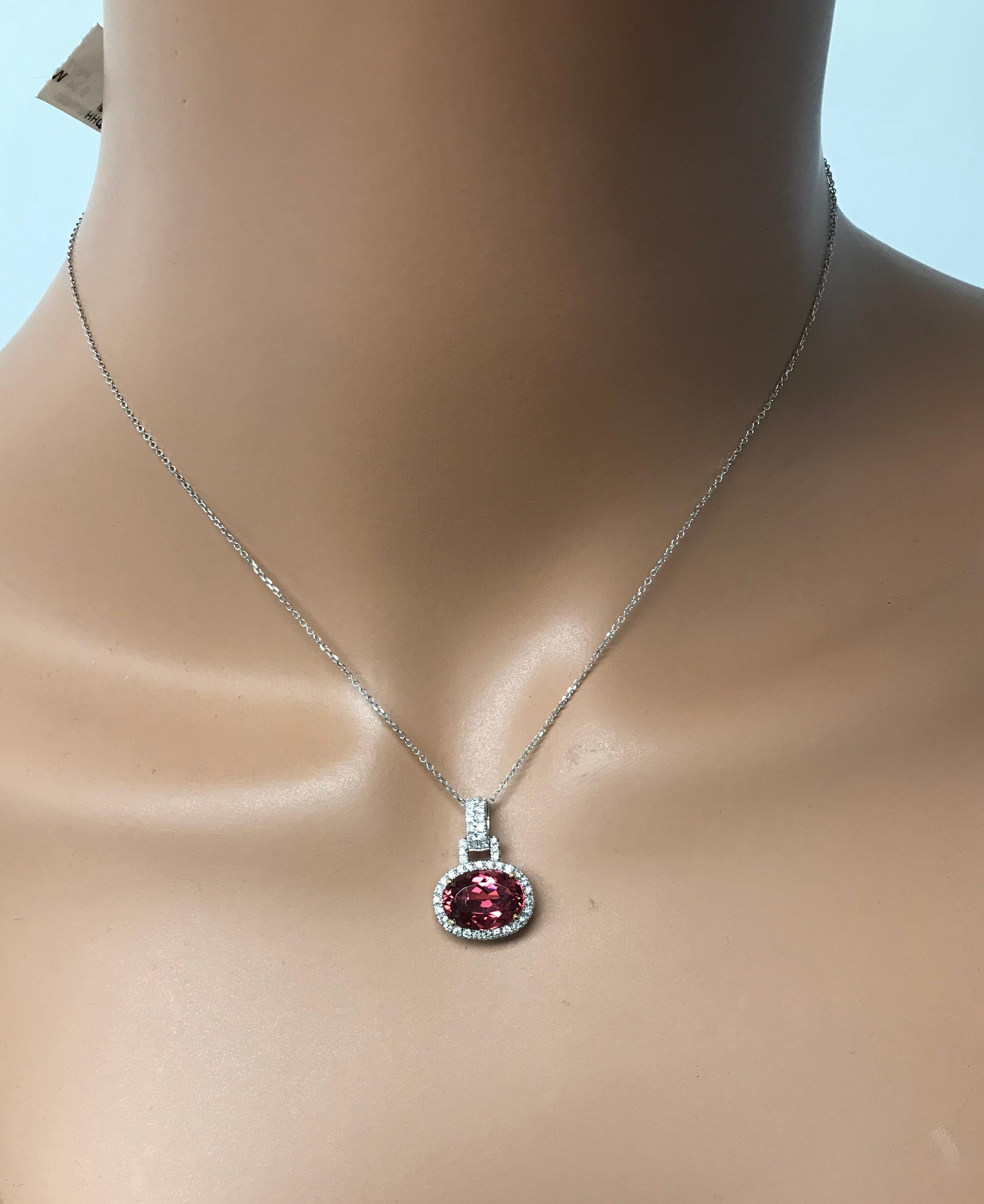 3.9 Carat Oval Cut Raspberry Tourmaline and Natural Diamond Lock Pendant ref1869 In New Condition For Sale In New York, NY