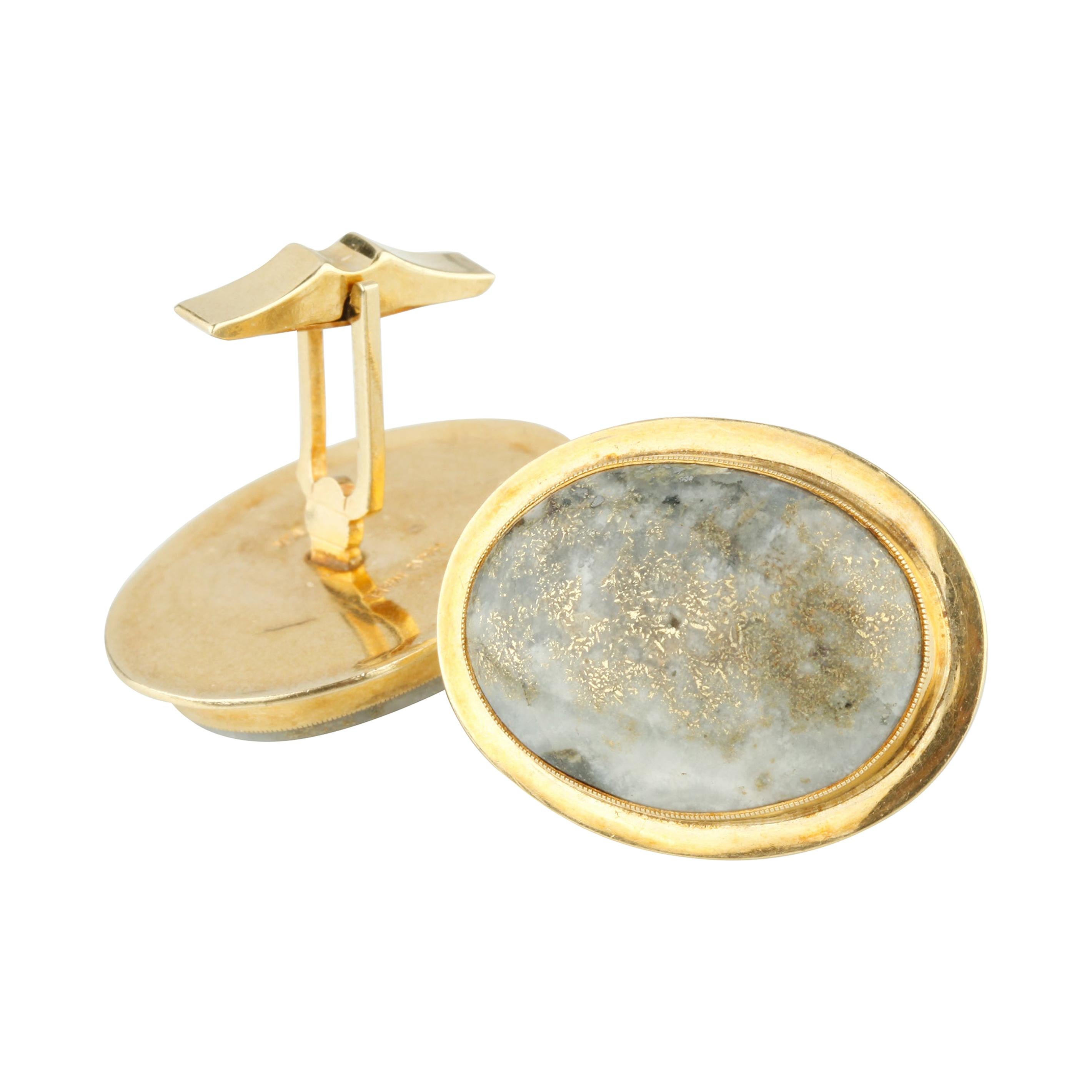 Boutons de manchette en or jaune avec cabochon de cristal de roche de 39 carats en vente