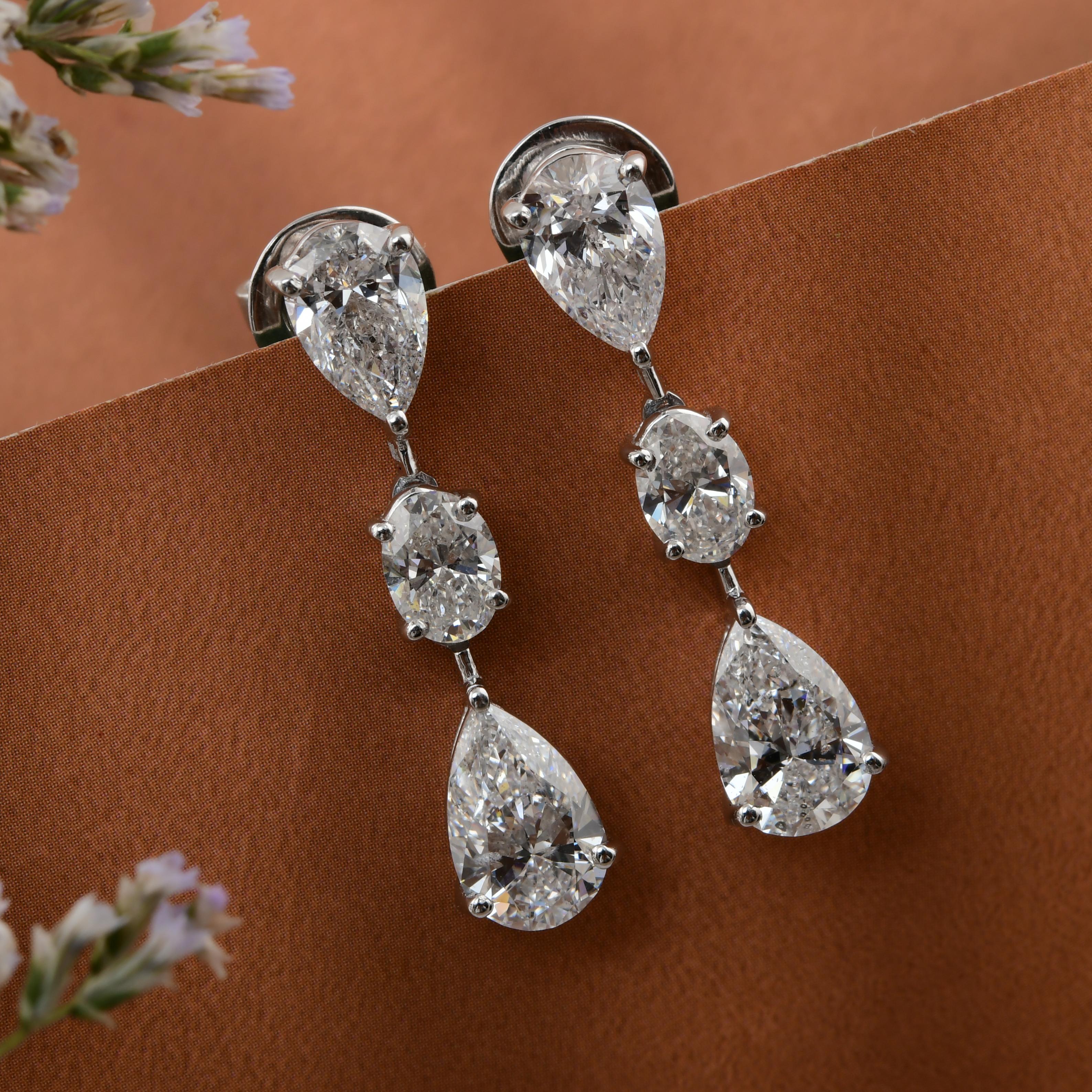 3,9 Carati SI/H Diamante a Tre Pietre Orecchini a Goccia in Oro Bianco 18k Regalo da Damigella d'onore In condizioni Nuovo in vendita a Diera, Dubai