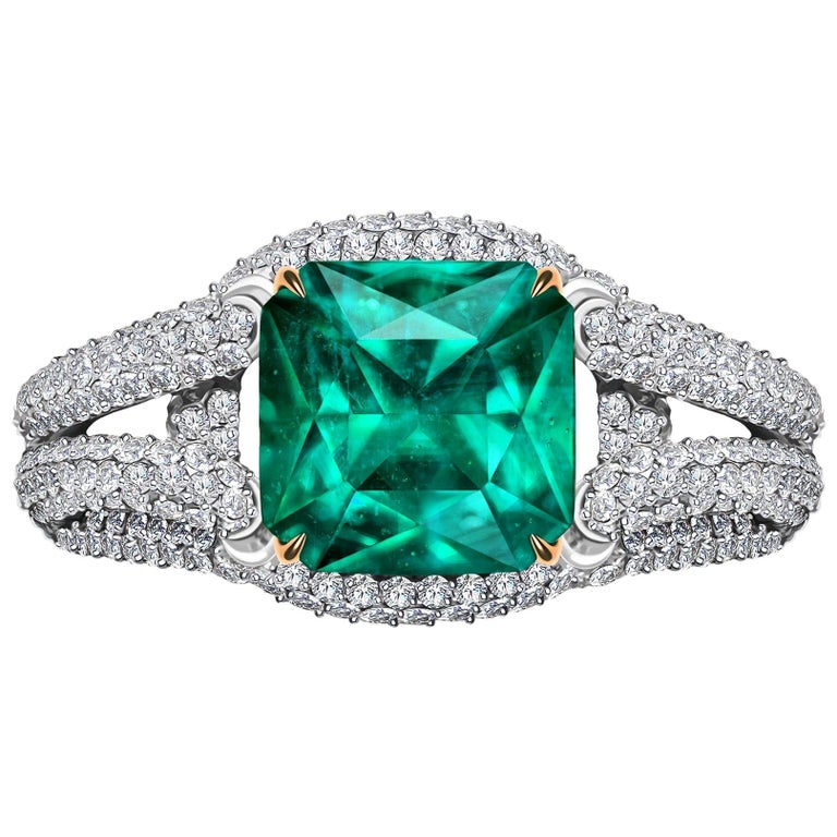 For Sale:  3,9 Carat Zambian Emerald Diamond 18 Karat White Gold Ring