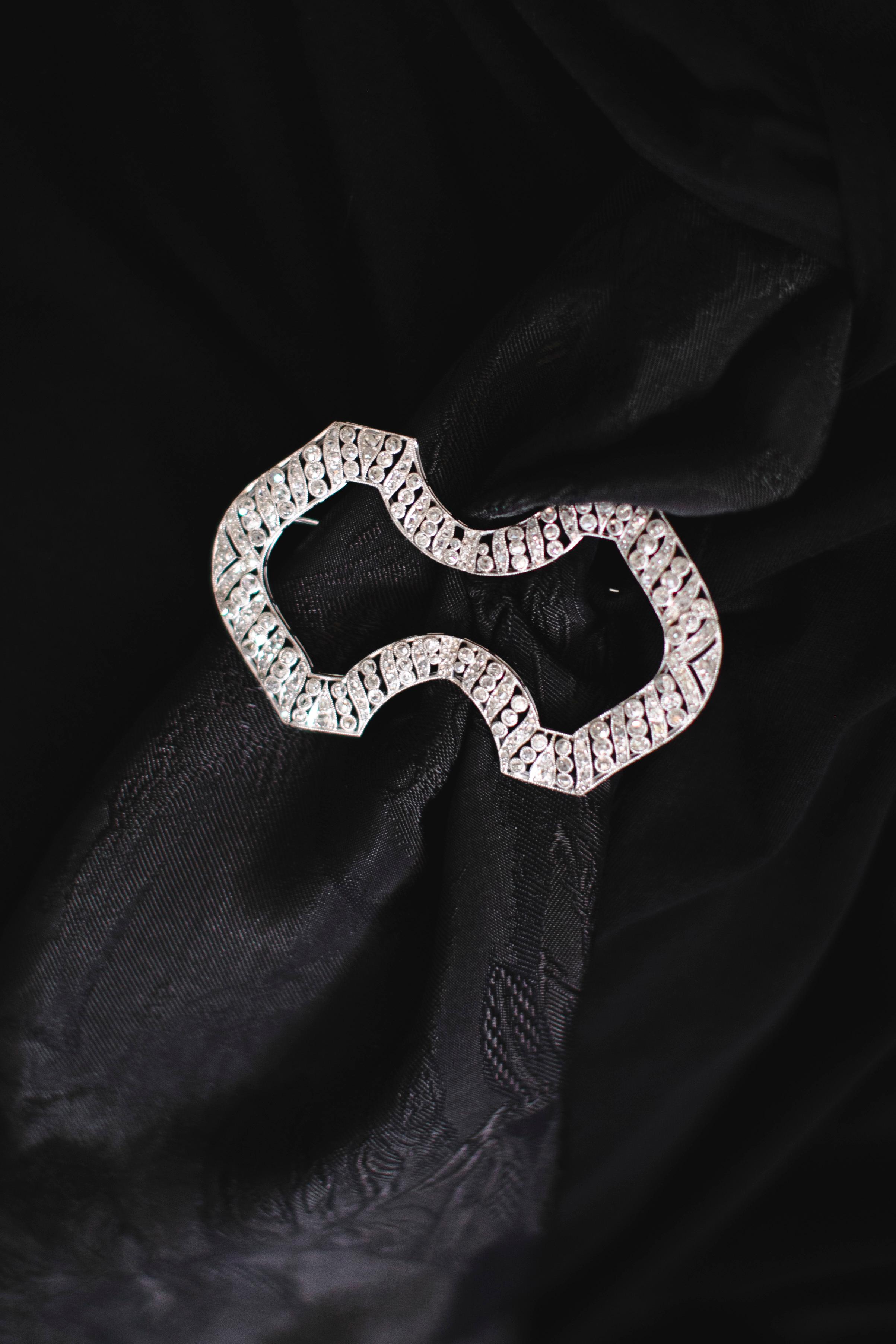 Broche geométrico de oro de 18 quilates con diamantes de 3,9 quilates Caja original, 1920 en venta 8