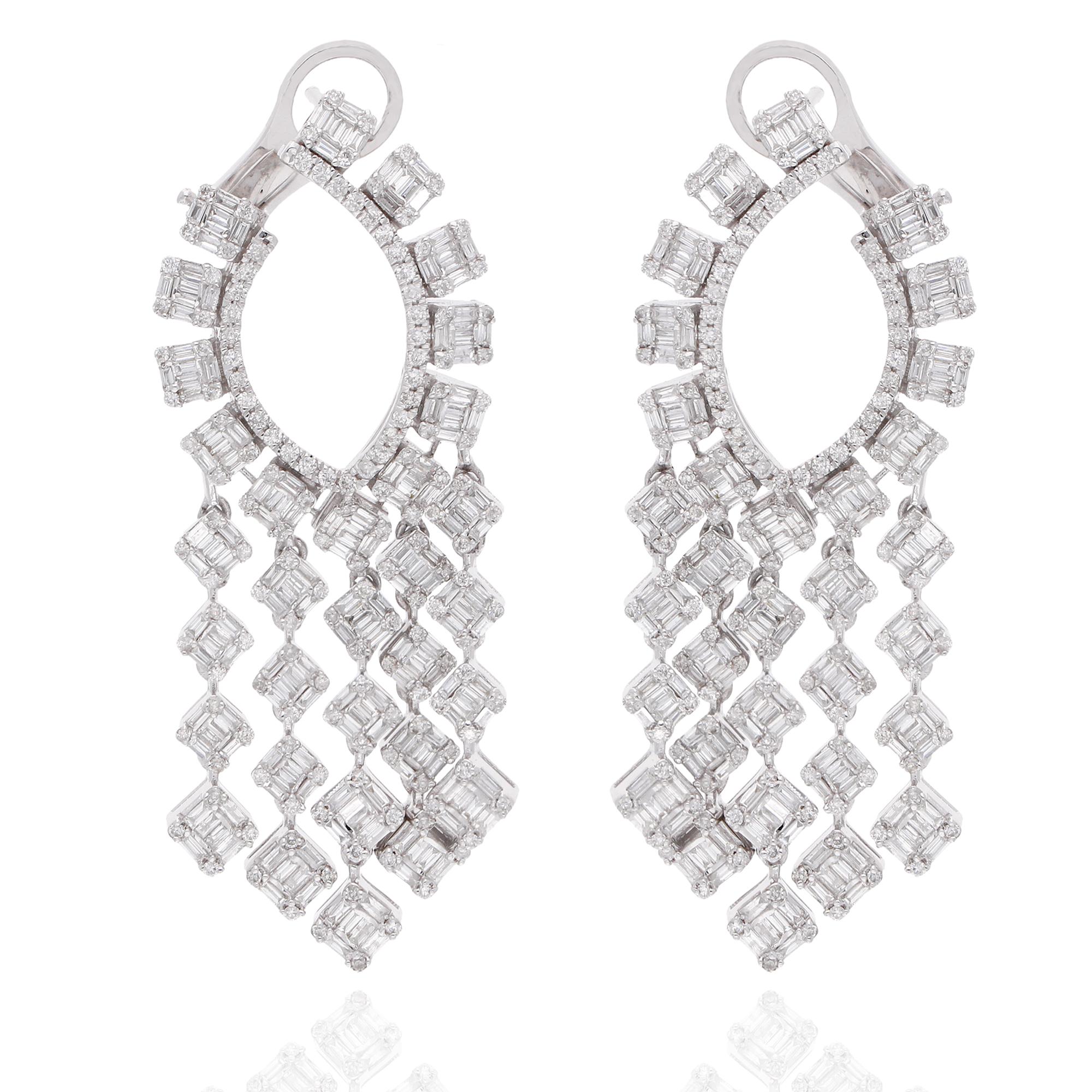 Code de l'article :- SJEE-10109 (14K)
Poids brut :- 19.06 gm
Or blanc massif 14k Poids :- 18.28 gm
Poids du diamant naturel :- 3.90 Ct. ( DIAMANT MOYEN DE PURETÉ SI1-SI2 ET DE COULEUR H-I )
Taille des boucles d'oreilles :- 48 mm environ.

✦