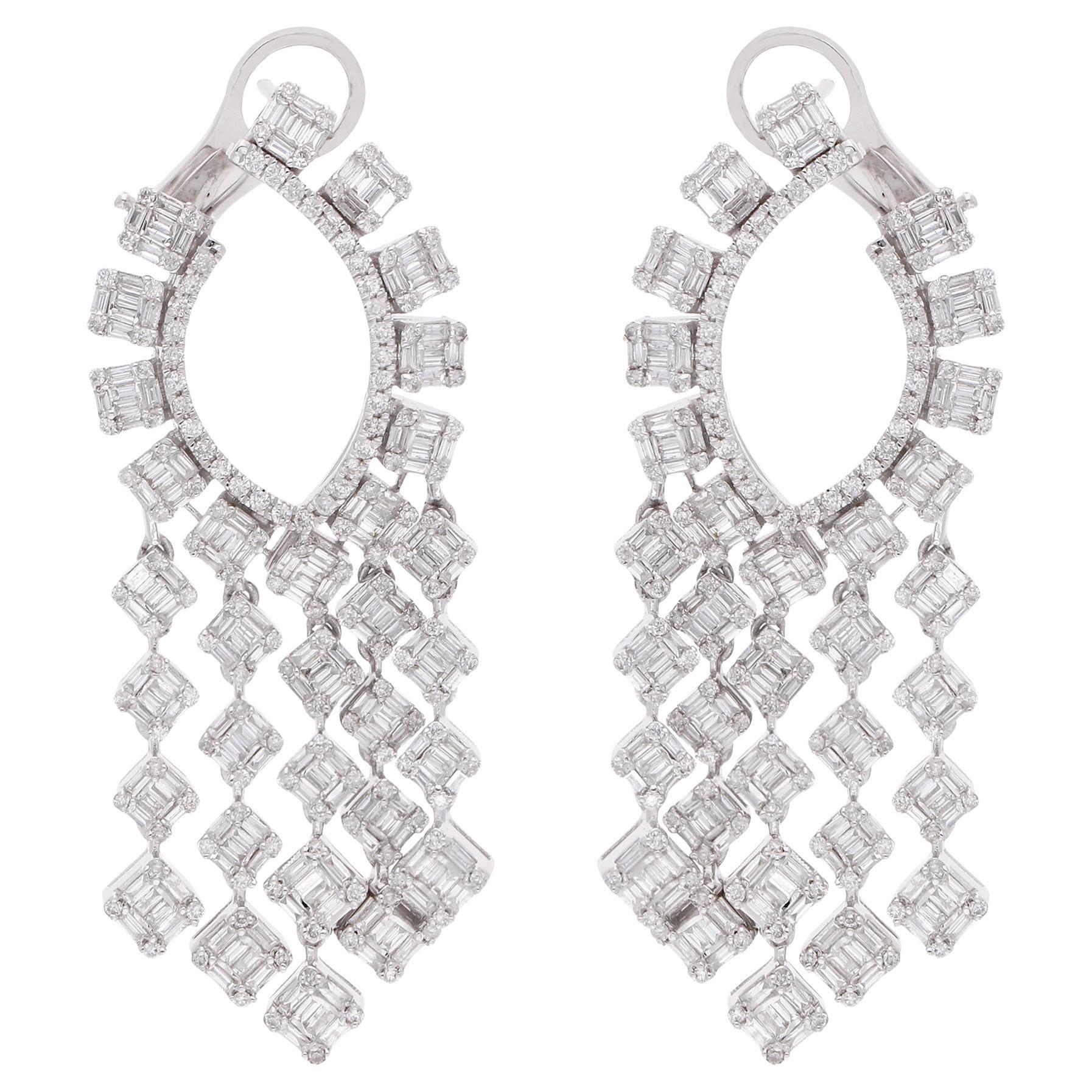 Boucles d
oreilles chandelier en or blanc 14 carats avec diamants baguettes de 3,9 carats