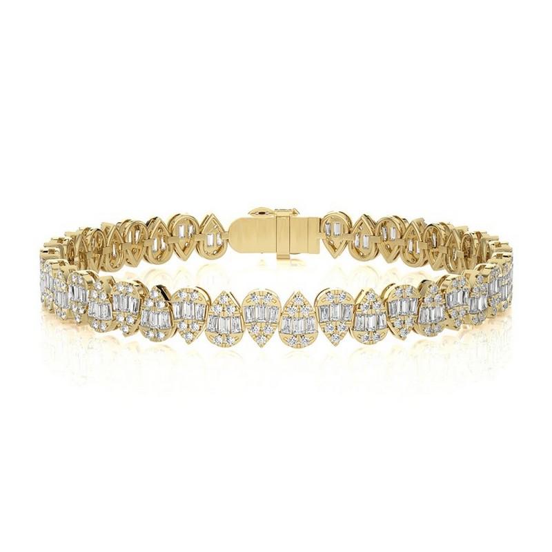 Overview:
The Timeless Tennis Collection’s teardrop bracelet is a luxurious and elegant piece, featuring 3.9 carats of round diamonds set in 18K yellow gold. This bracelet combines the sleek shine of yellow gold with the brilliant sparkle of round