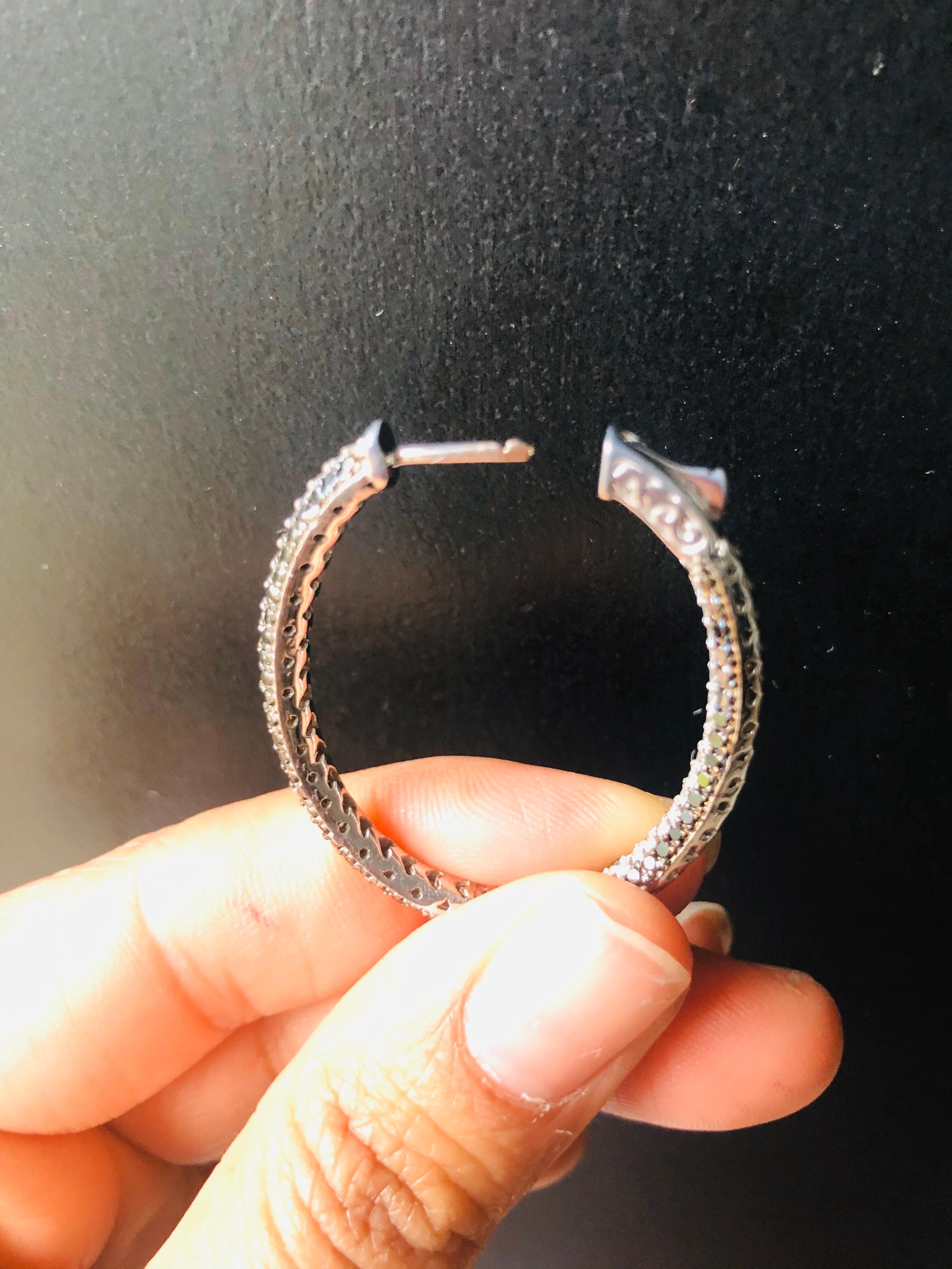 Boucles d'oreilles en or blanc avec diamant noir de 3.90 carats en vente 3