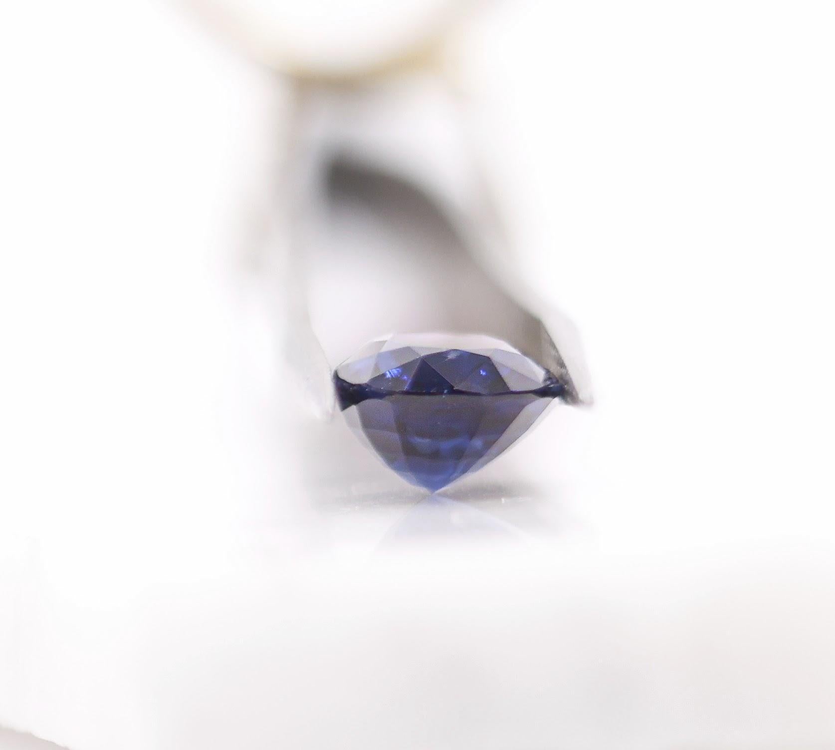 Oval Cut 3.90 Carat Blue Sapphire Loose Gemstone  Oval 10.8 x 7.8 mm For Sale