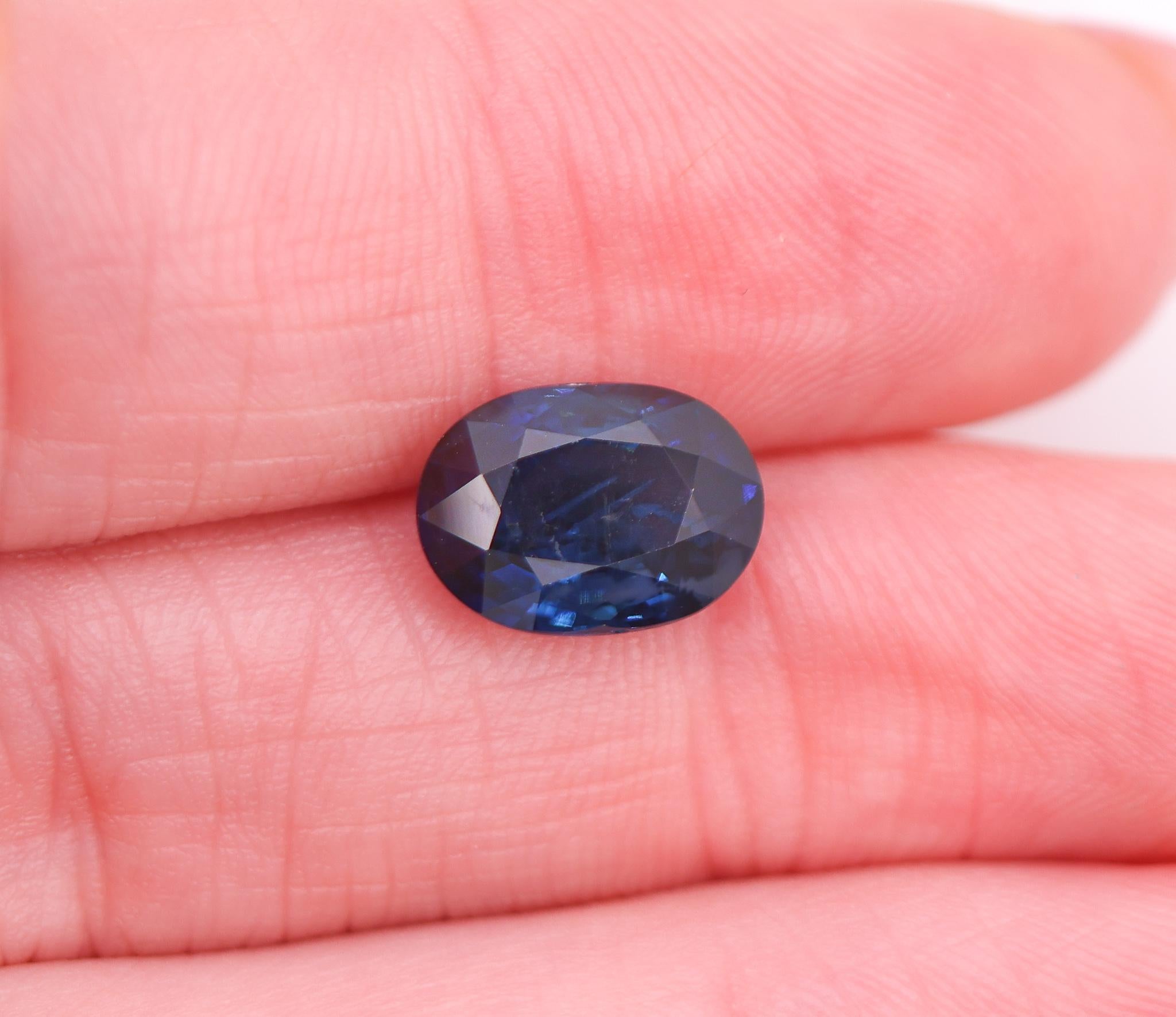 3.90 Carat Blue Sapphire Loose Gemstone  Oval 10.8 x 7.8 mm In New Condition For Sale In Columbus, OH