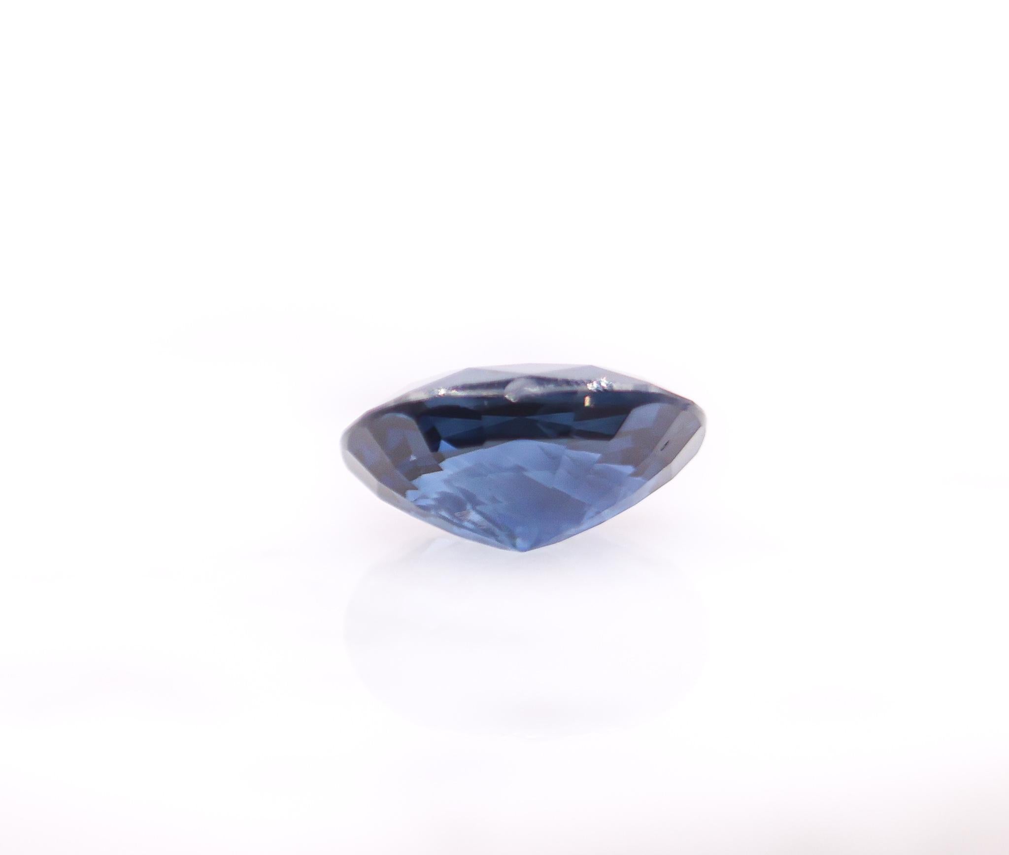 Women's 3.90 Carat Blue Sapphire Loose Gemstone  Oval 10.8 x 7.8 mm For Sale