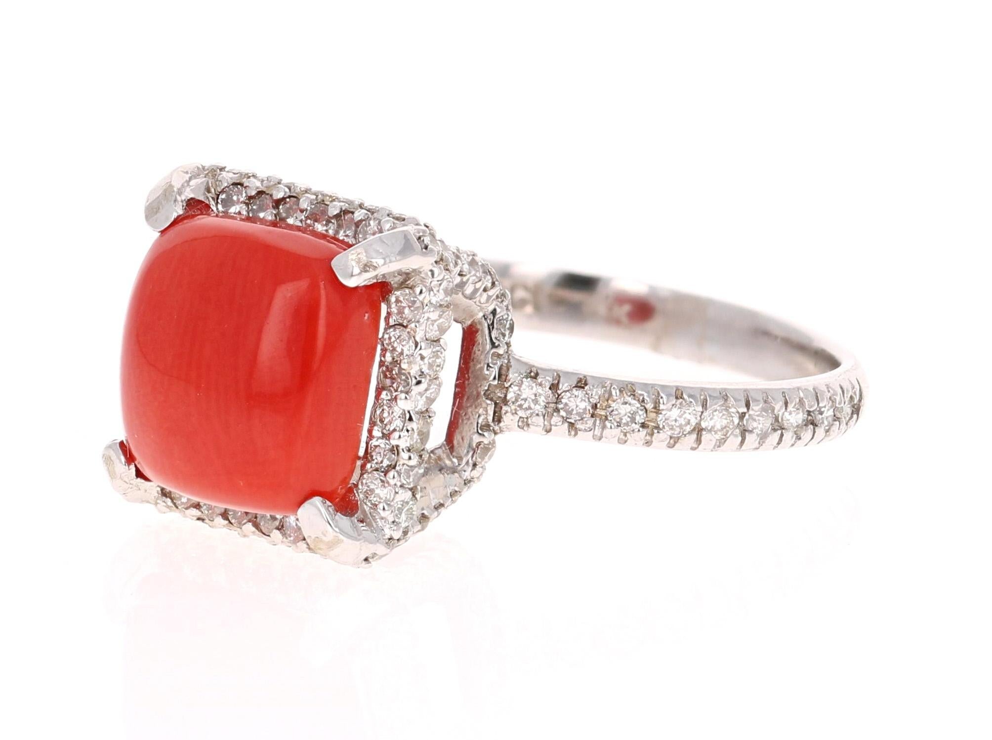Moderne Bague fantaisie en or blanc 14 carats avec diamants et corail de 3,90 carats en vente