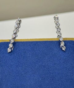 Orecchini a cerchio con diamanti da 3.90 carati, VVS, colore F Collezione di lusso JYE