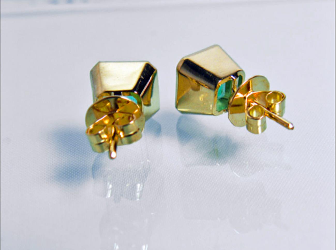 Emerald Cut 3.90 Carat Natural Green Colombian Emerald Stud Earrings 18 Karat Gold