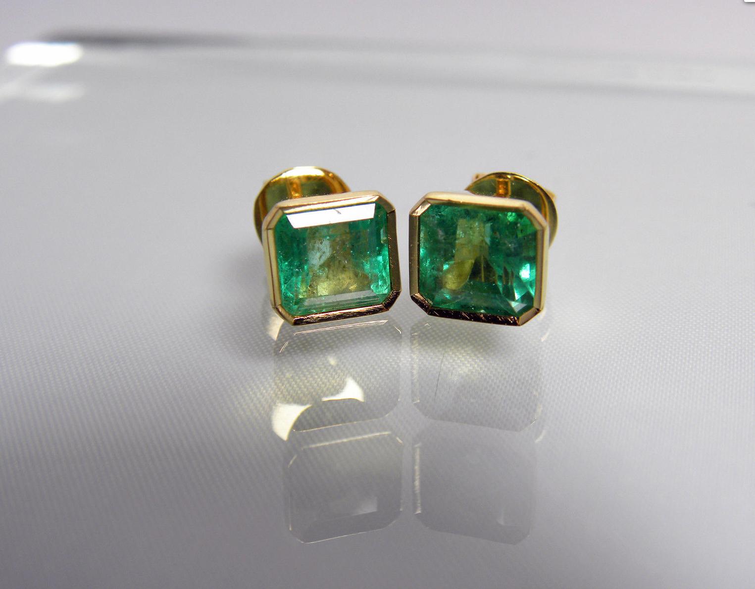 3.90 Carat Natural Green Colombian Emerald Stud Earrings 18 Karat Gold 2