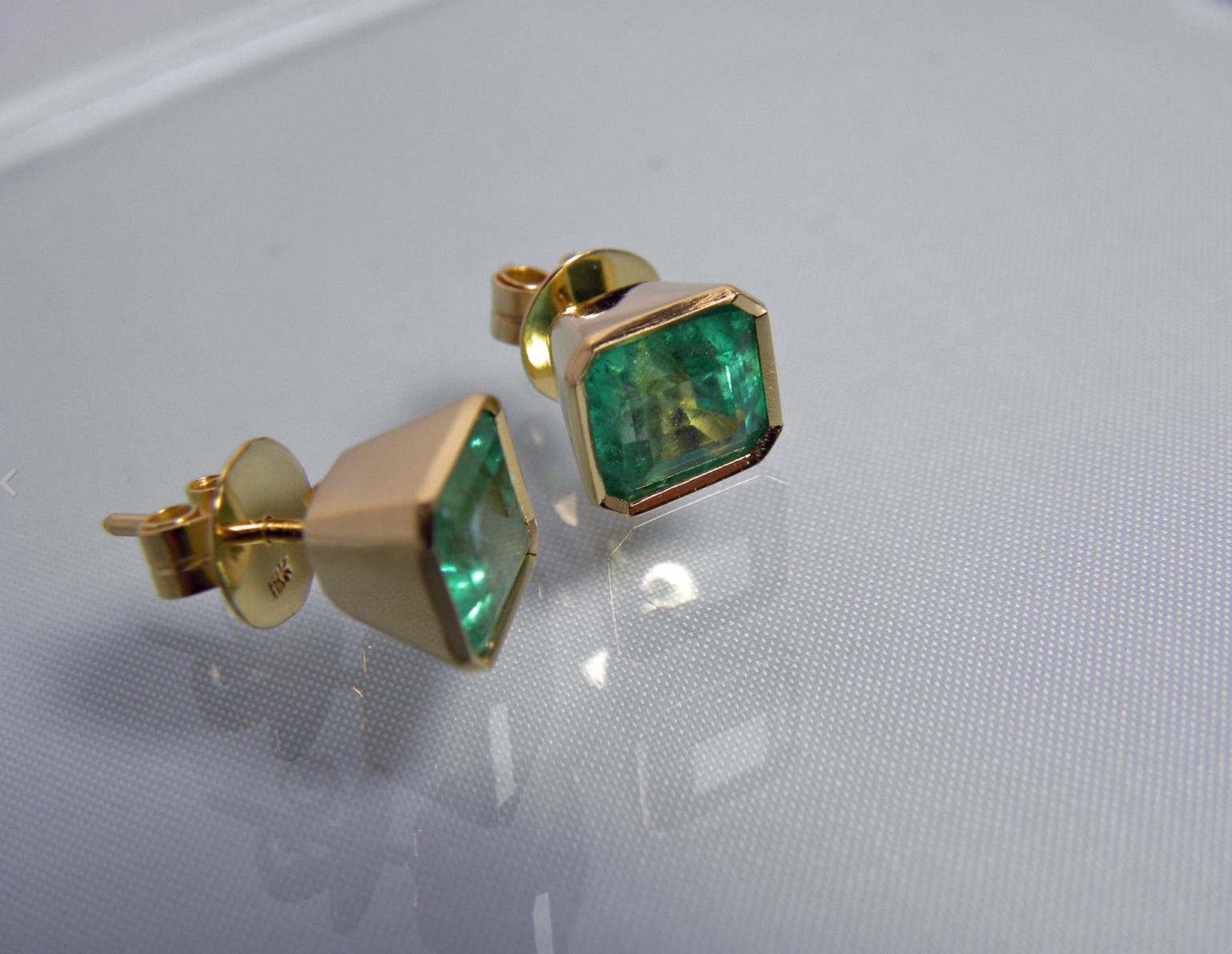 3.90 Carat Natural Green Colombian Emerald Stud Earrings 18 Karat Gold 3