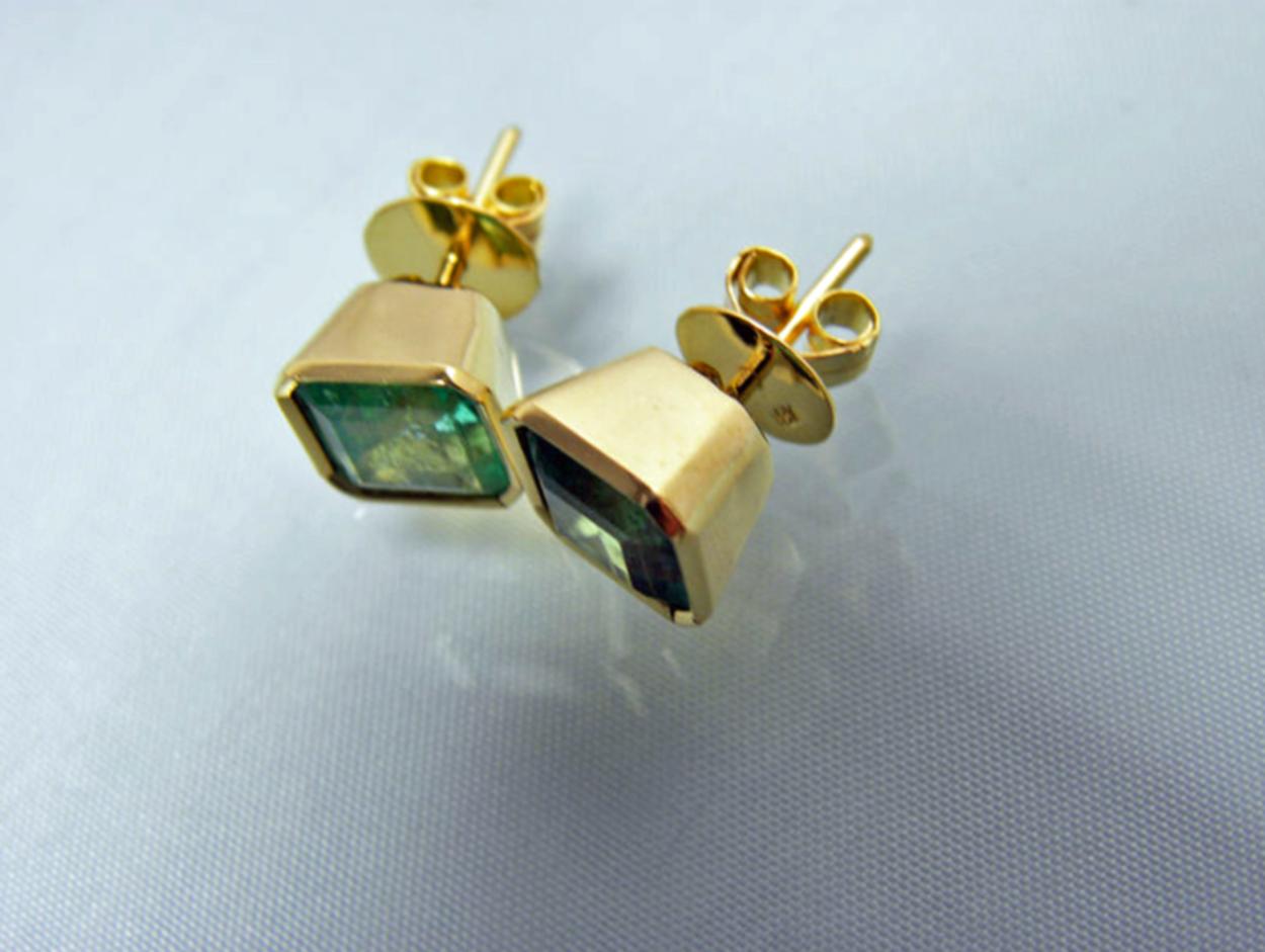3.90 Carat Natural Green Colombian Emerald Stud Earrings 18 Karat Gold 4