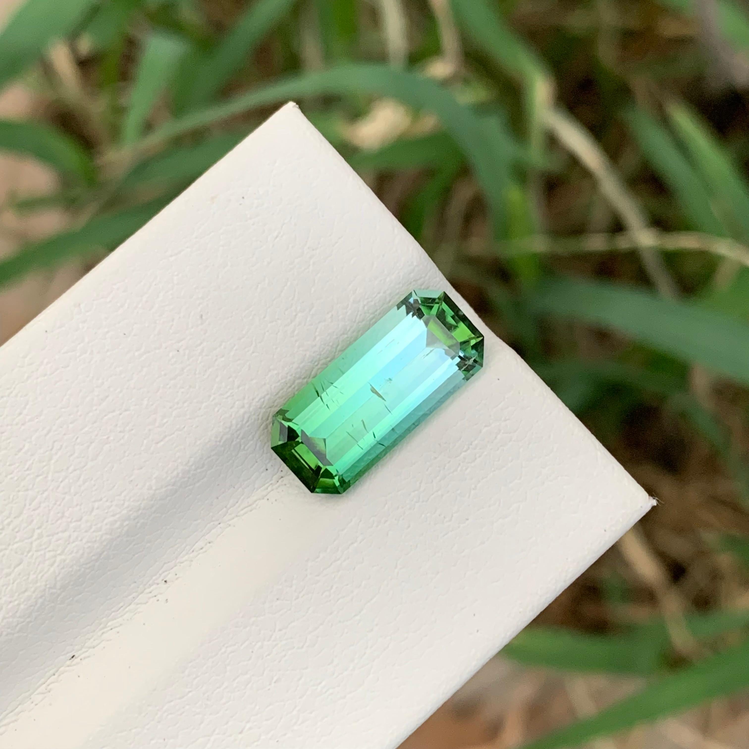 3.90 Karat Natürliche Lose Bi Farbe Turmalin Smaragd Form Edelstein für Halskette im Zustand „Neu“ im Angebot in Peshawar, PK