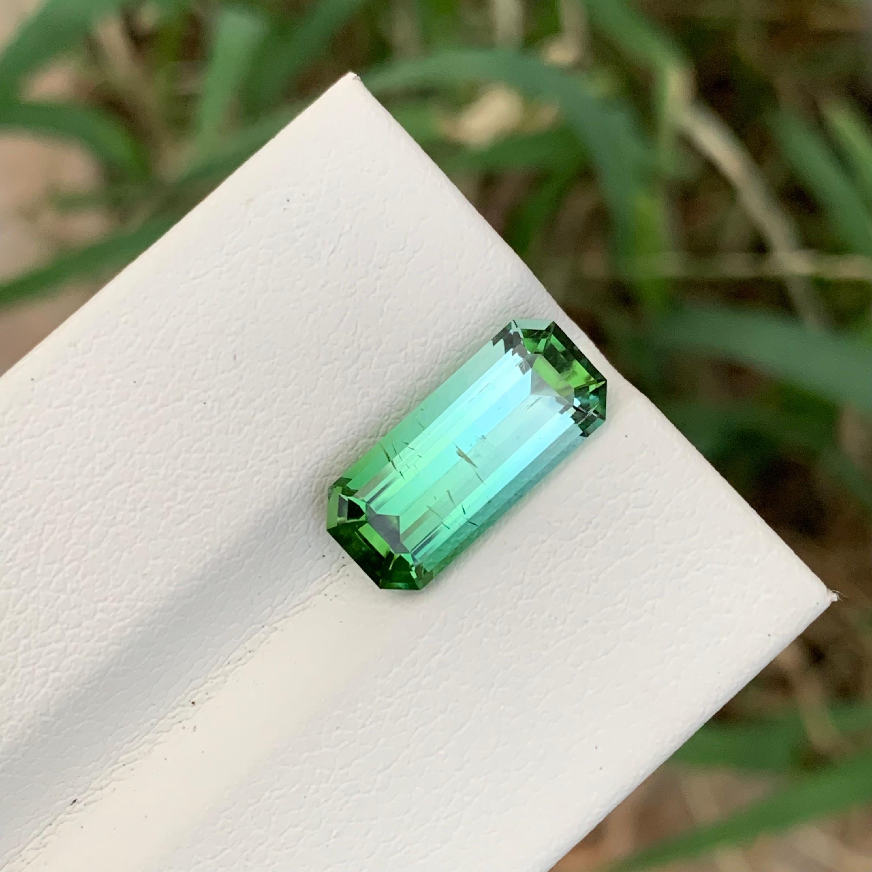 3.90 Karat Natürliche Lose Bi Farbe Turmalin Smaragd Form Edelstein für Halskette für Damen oder Herren im Angebot