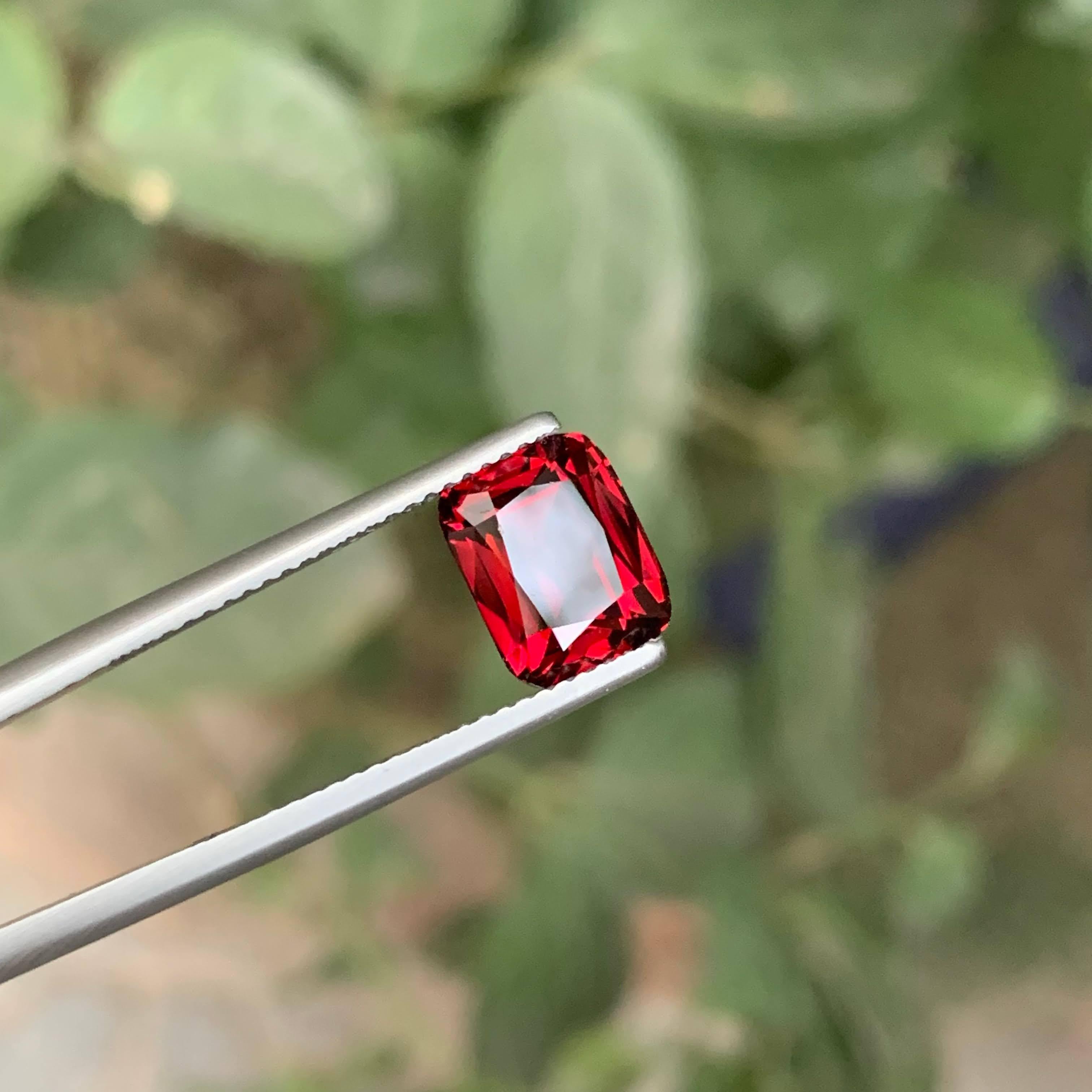 3.90 Karat natürlicher loser hellroter Granatstein im Kissenschliff tansanischer Edelstein im Zustand „Neu“ im Angebot in Bangkok, TH