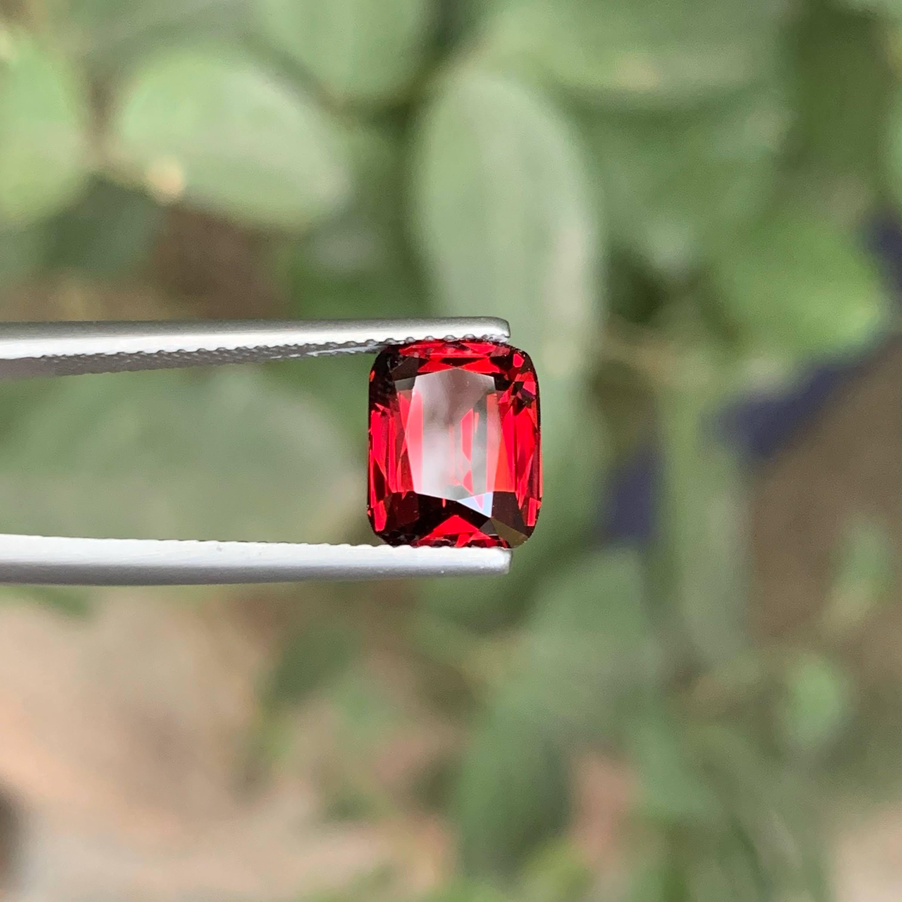 3.90 Karat natürlicher loser hellroter Granatstein im Kissenschliff tansanischer Edelstein im Angebot 1