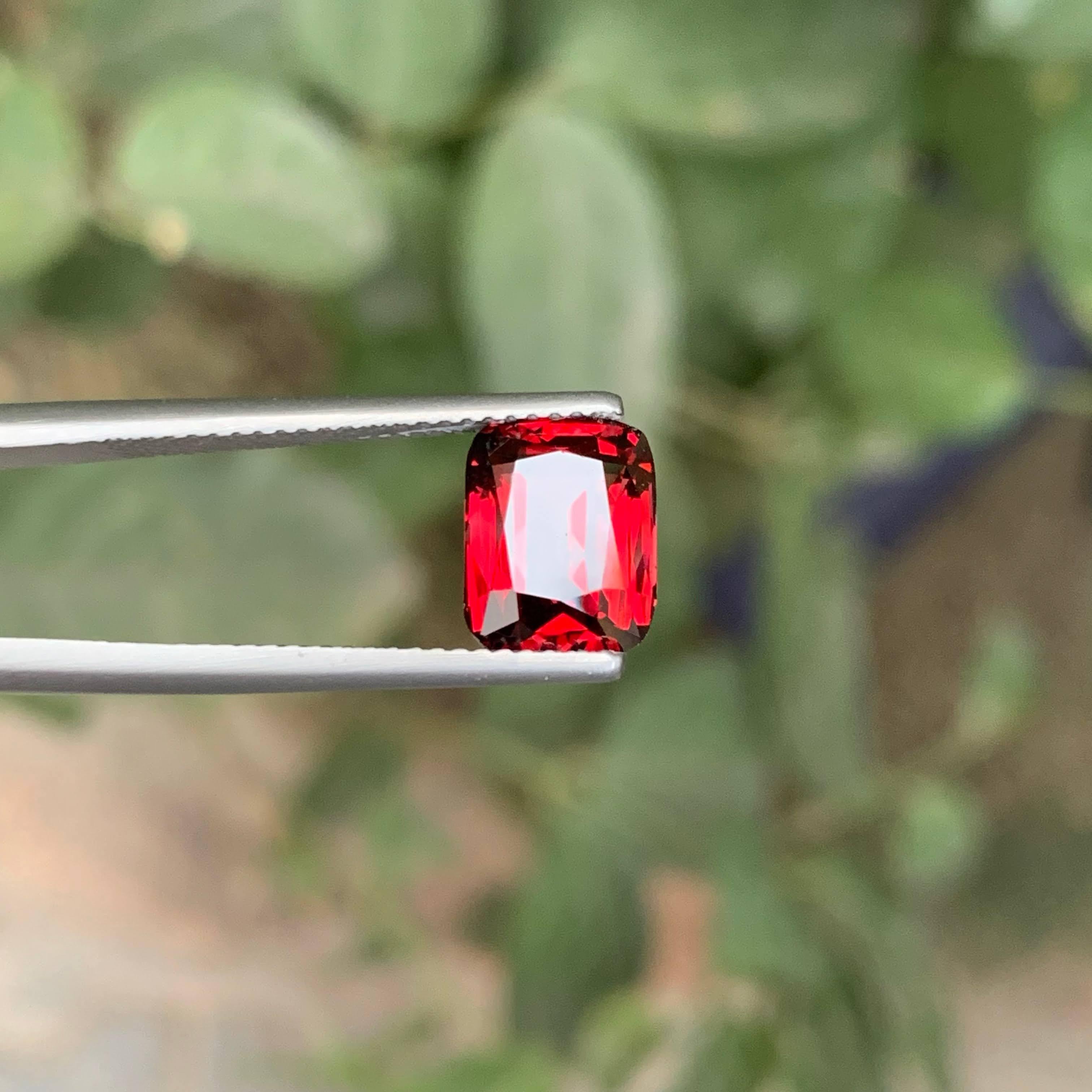 3.90 Karat natürlicher loser hellroter Granatstein im Kissenschliff tansanischer Edelstein im Angebot 3