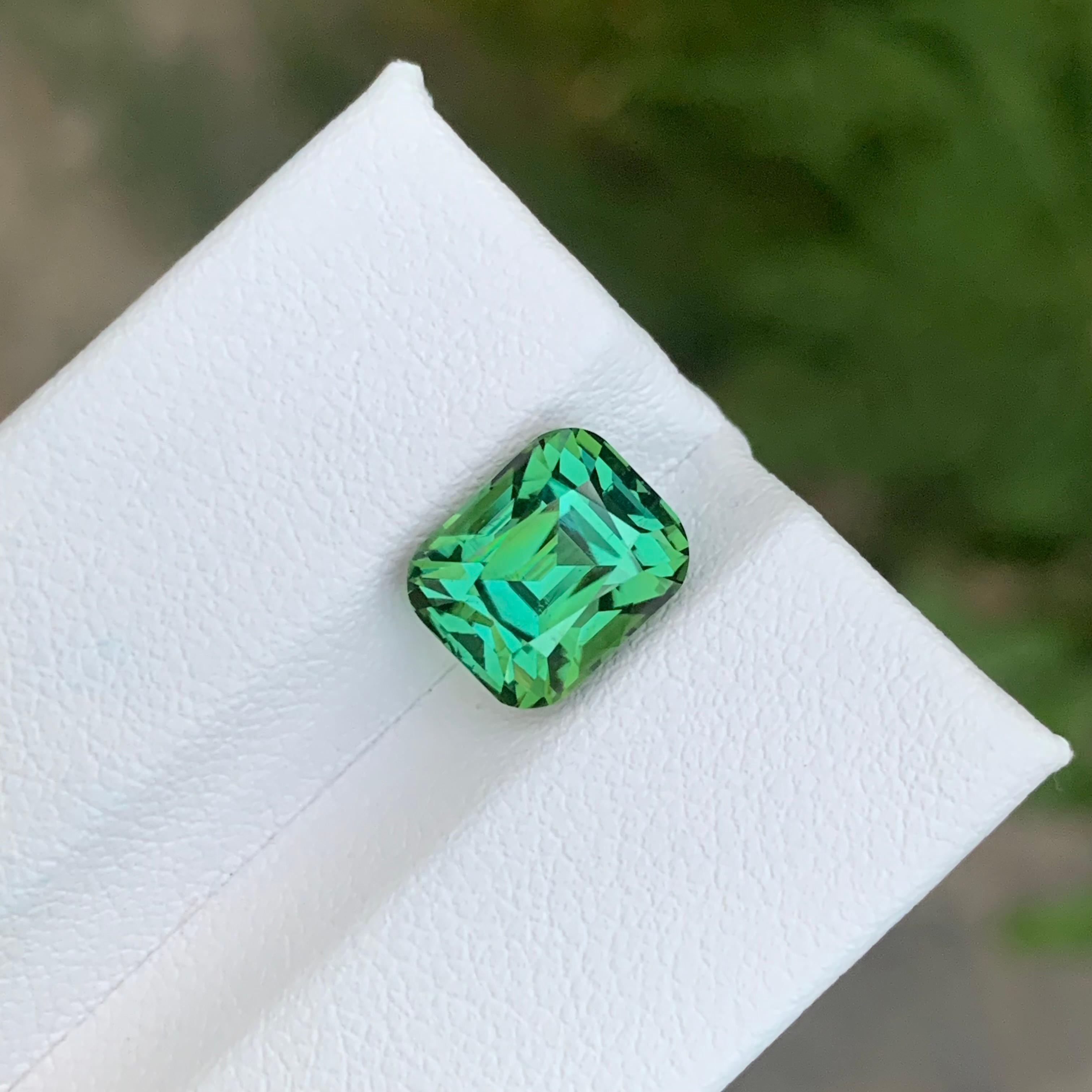 Taglio cuscino 3.90 Carat Natural Loose Green Tourmaline Cushion Shape Gemstone in vendita